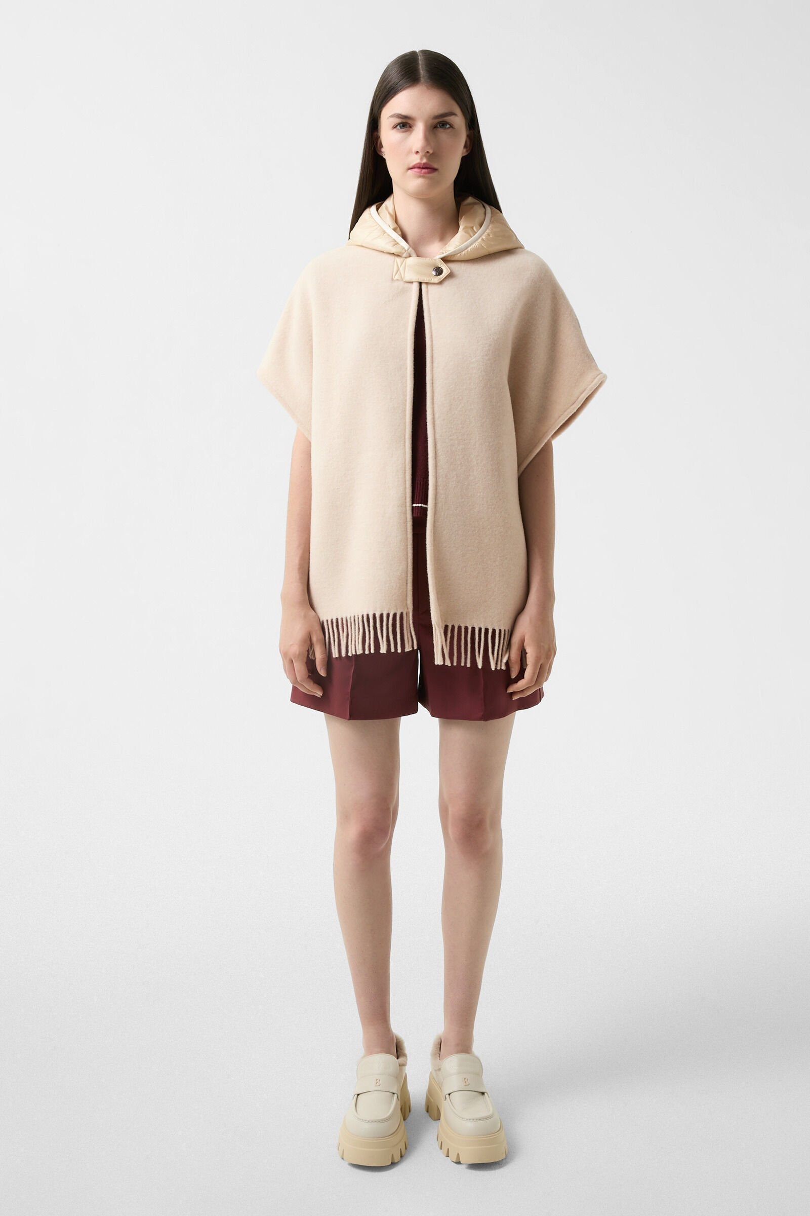 Poncho Nilla in Beige - 4