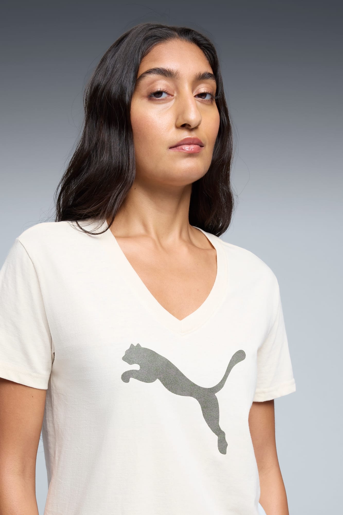 Graphic Pebble V-Neck Tee Women - 4