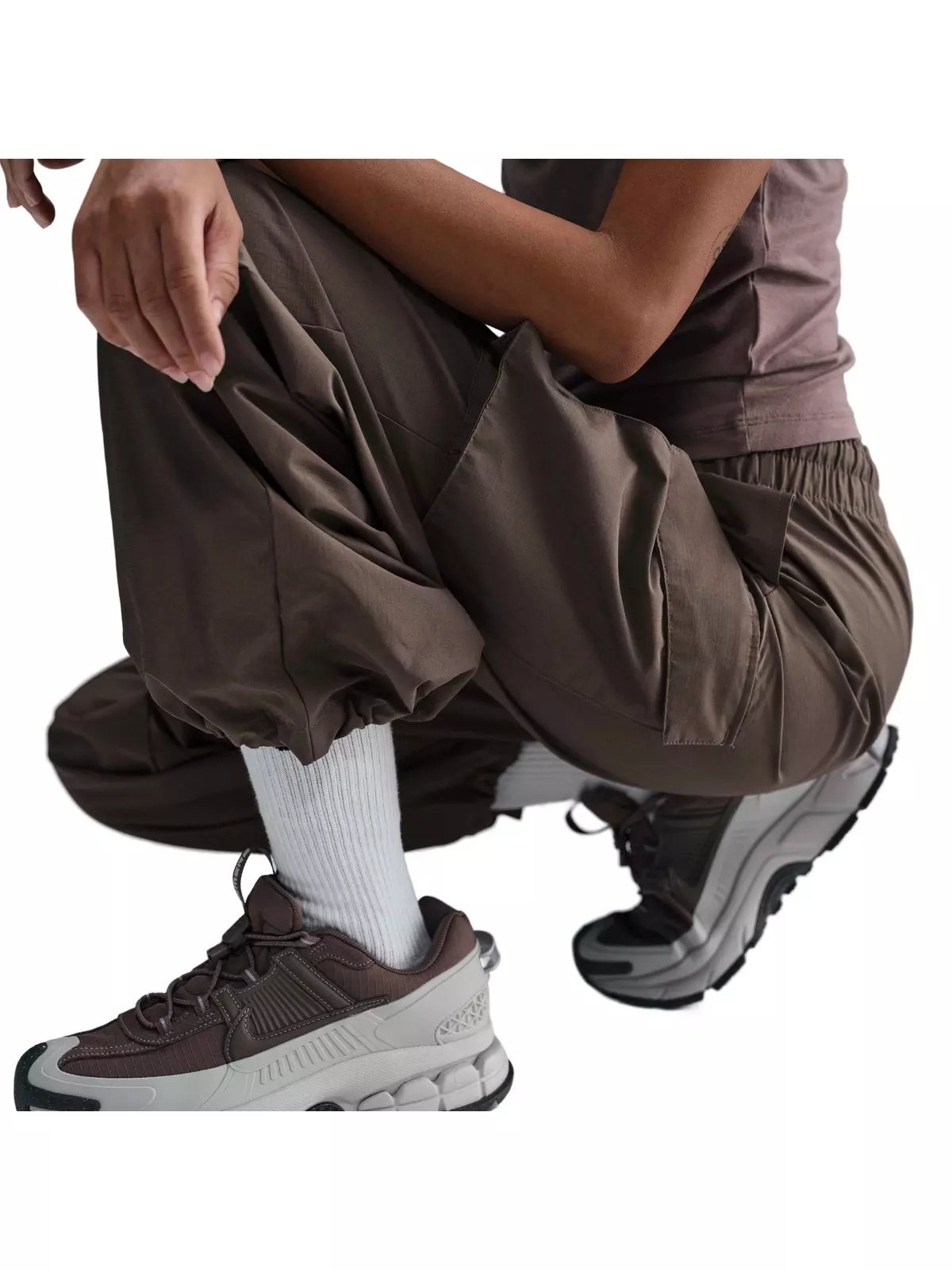 Women's Sportswear Everything Wovens Mid-Rise Cargo Pants - Brown - 6