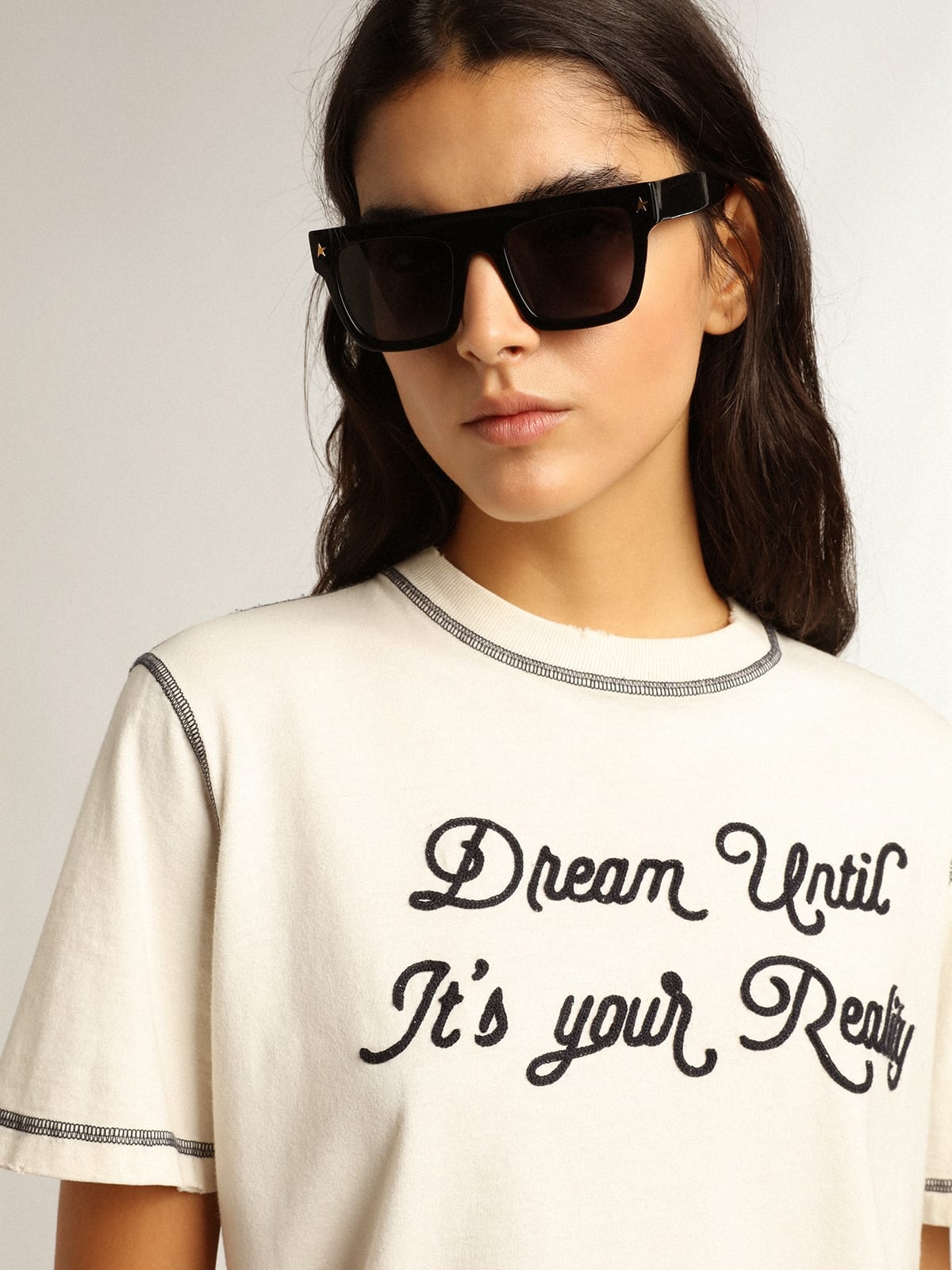 White T-shirt with blue embroidered lettering - 5