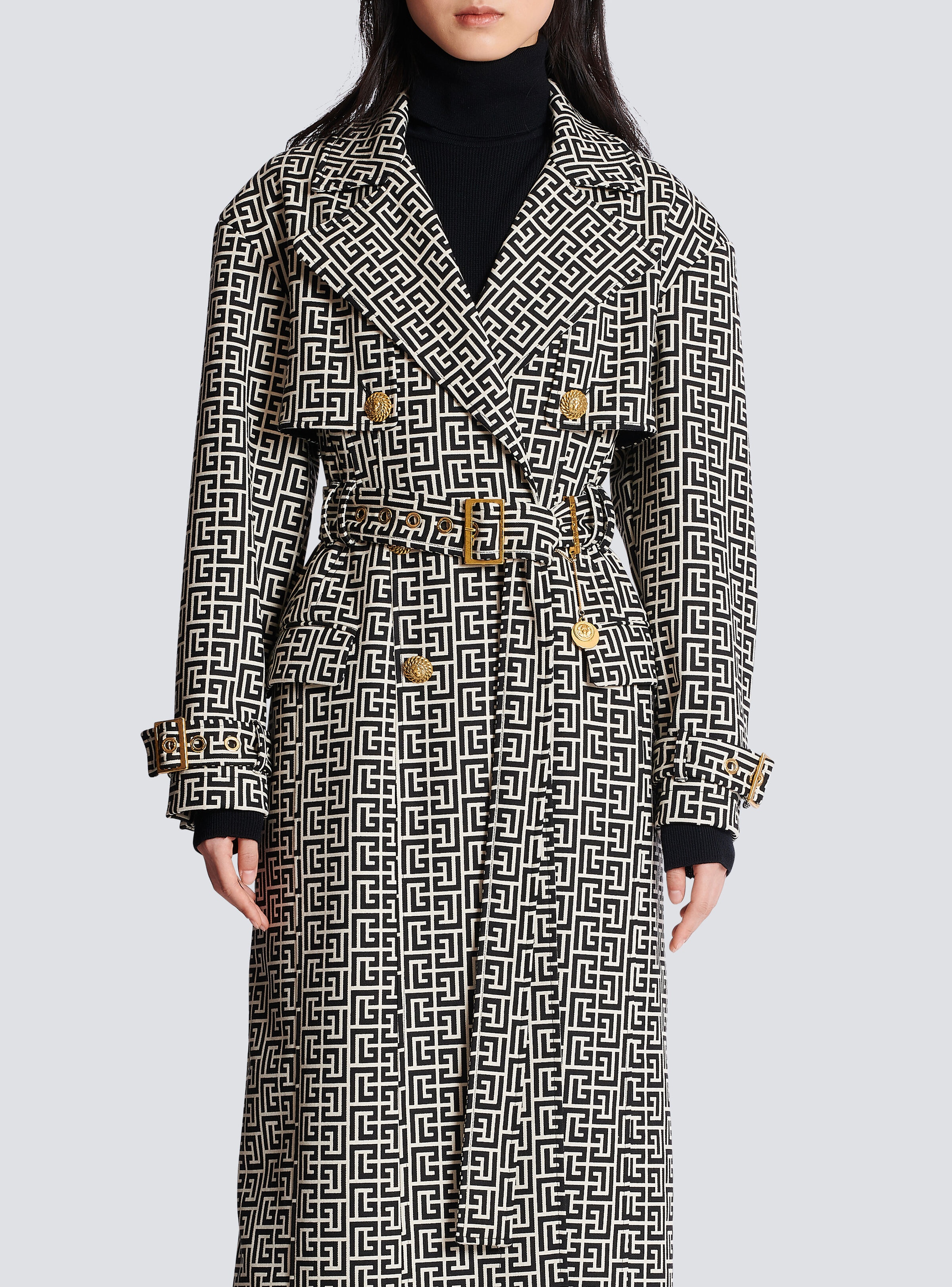 Monogrammed trench coat - 5
