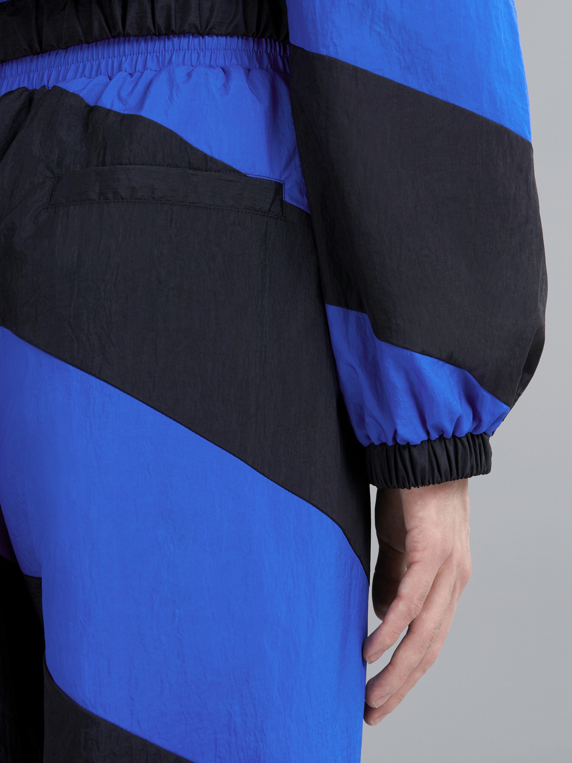 LIGHTWEIGHT CRINKLED NYLON PANTS - 4