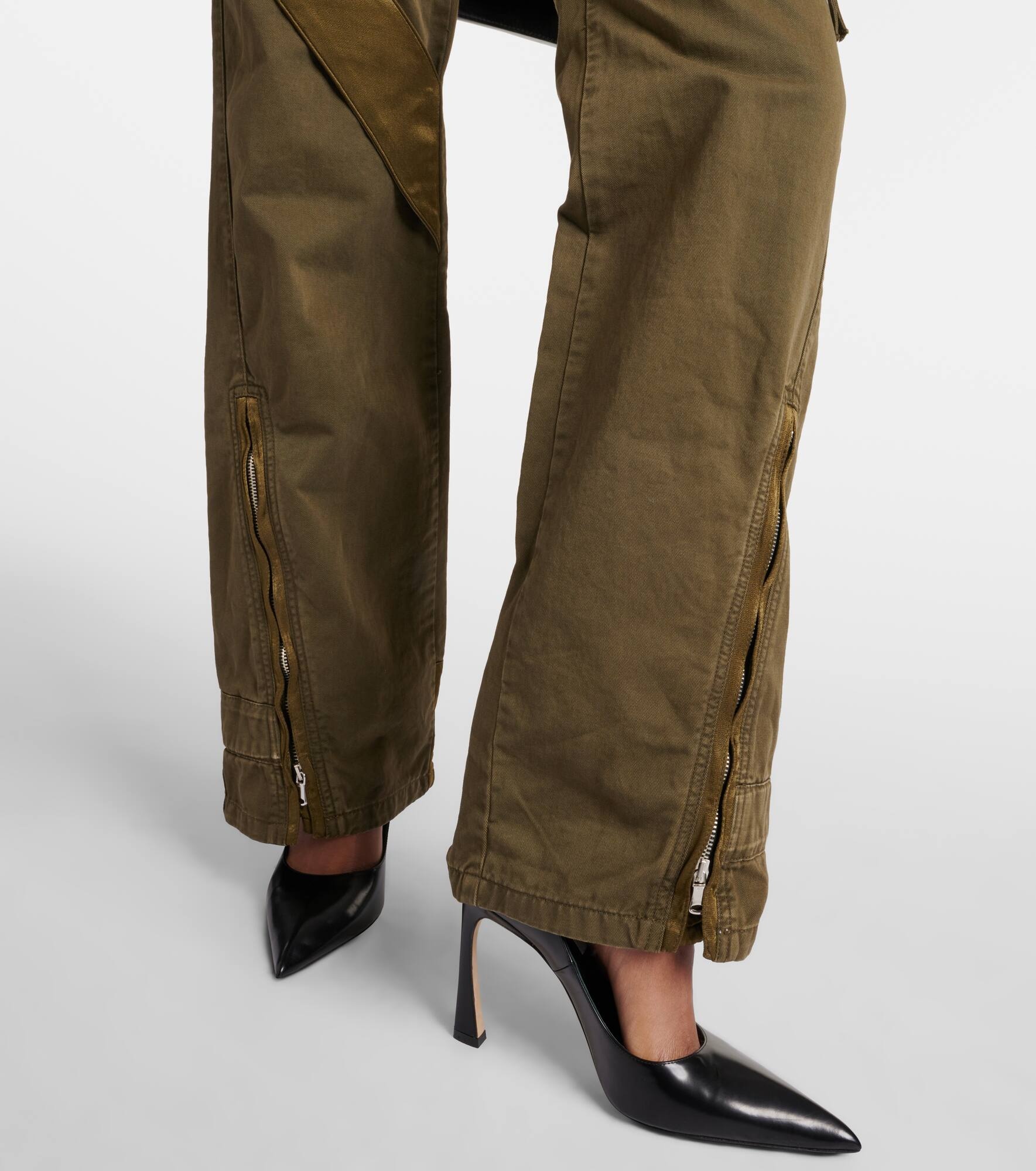 Mid-rise flared cargo jeans - 5