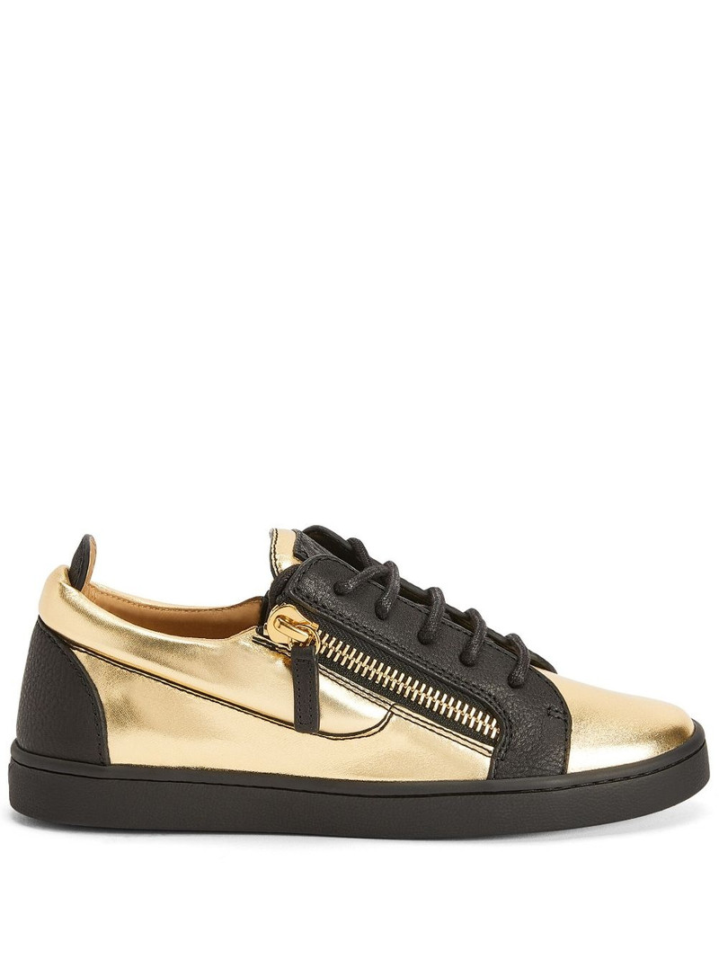 low-top sneakers 1