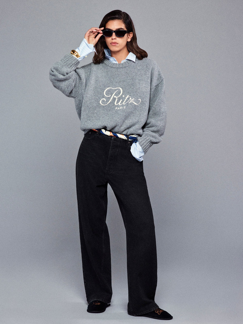 FRAME Ritz Unisex Cashmere Sweater in Grey Melange outlook