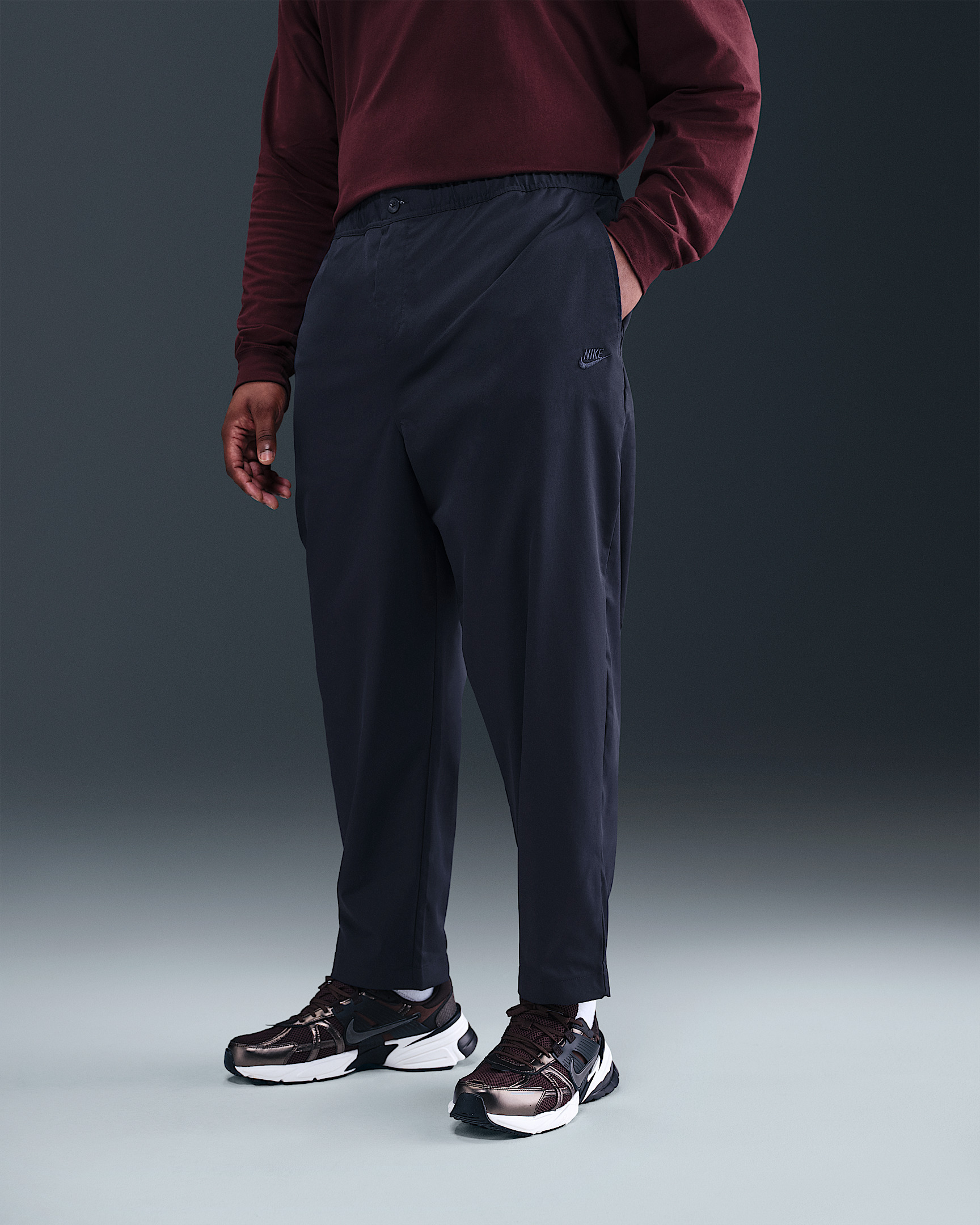 Nike Club Men's Woven Tapered Pants - 8