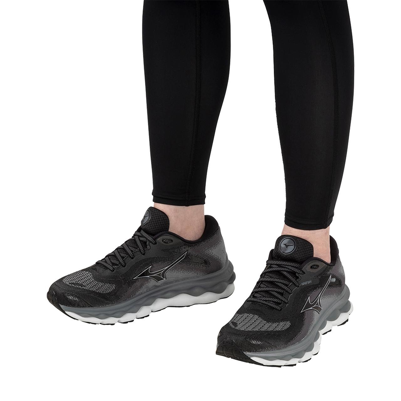 Women's Wave Sky 7 Running Shoe - 10