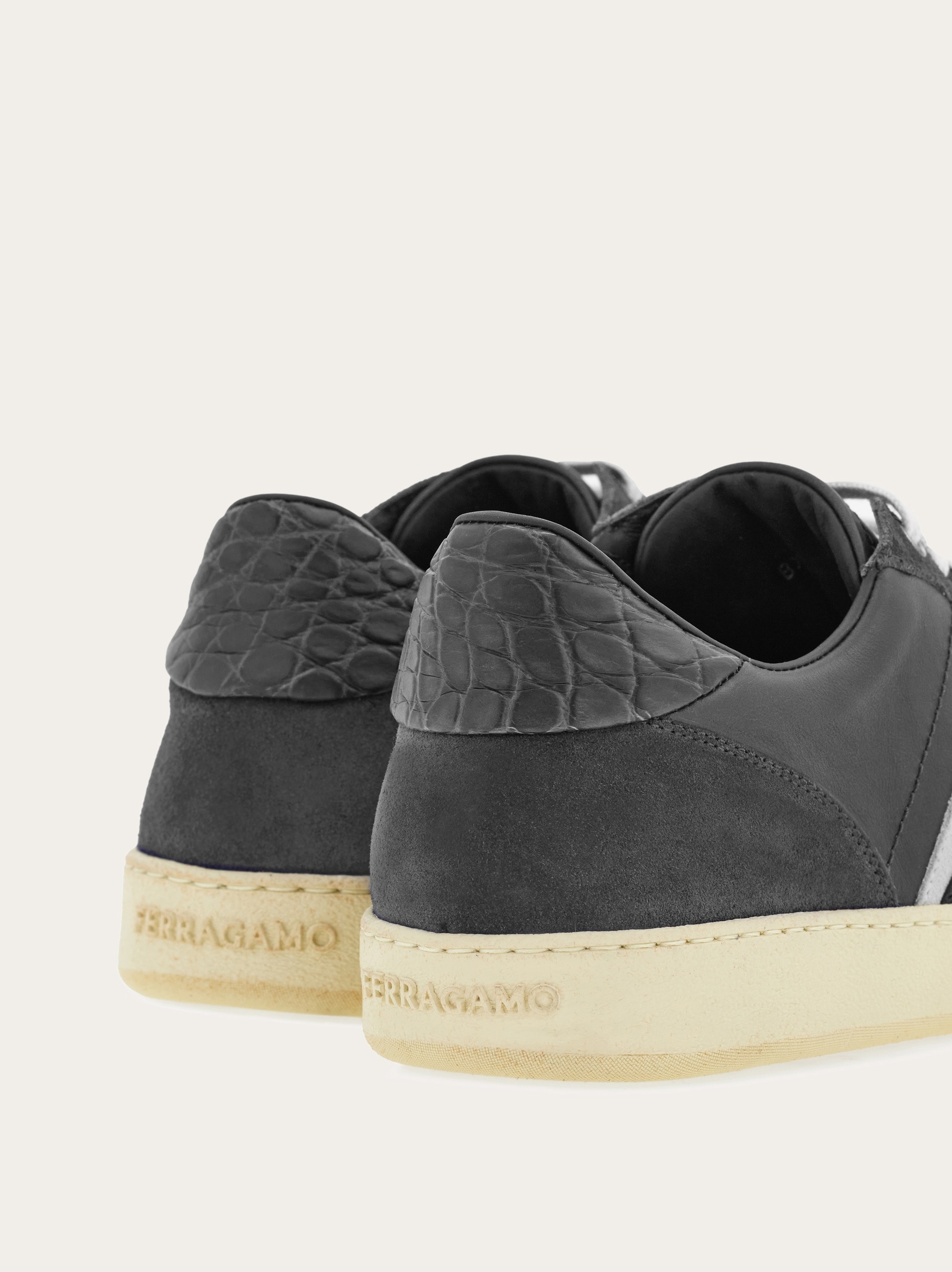 Low top sneaker - 4