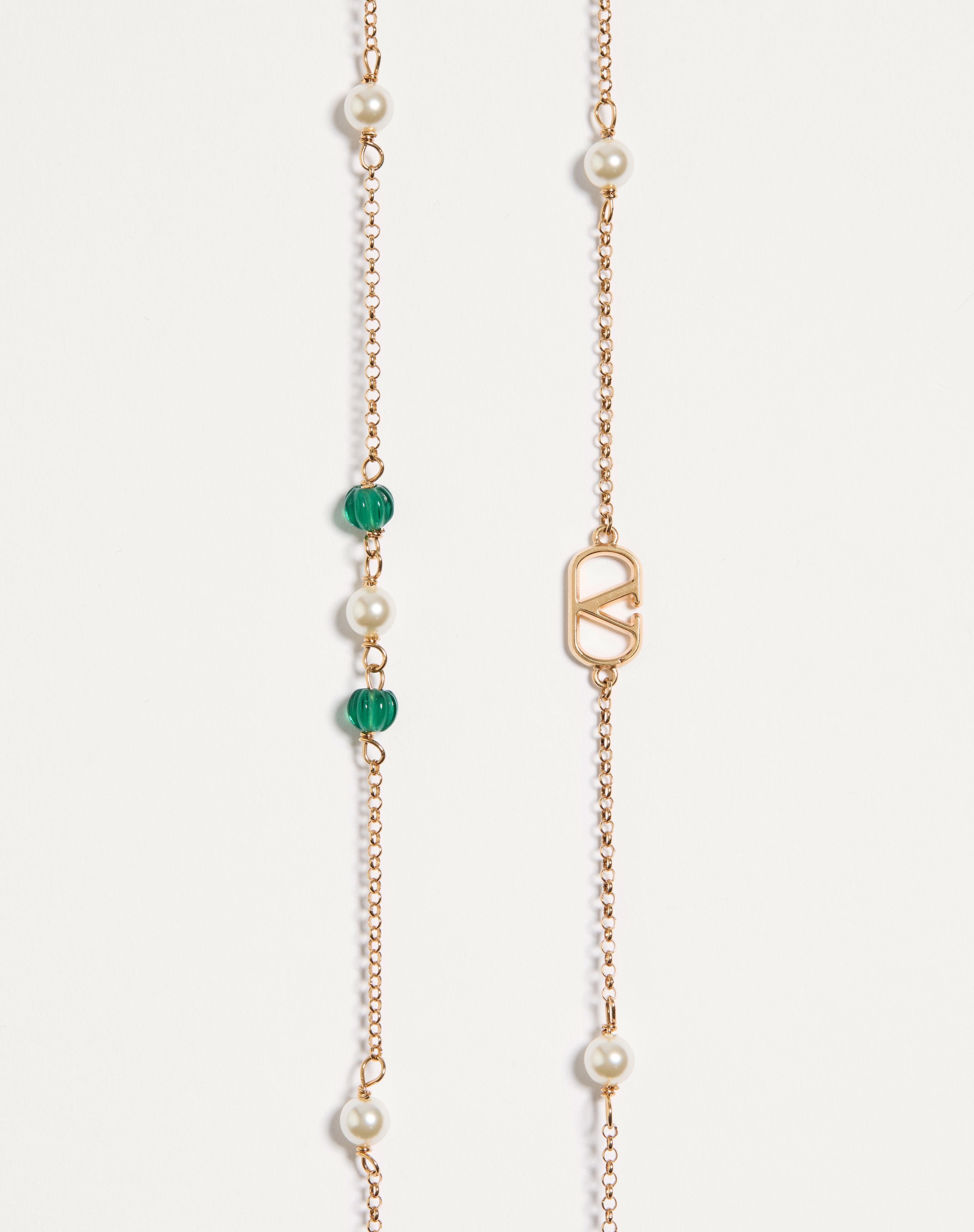 VLOGO SIGNATURE LONG NECKLACE IN METAL, PEARLS AND KNURLED GLASS - 3
