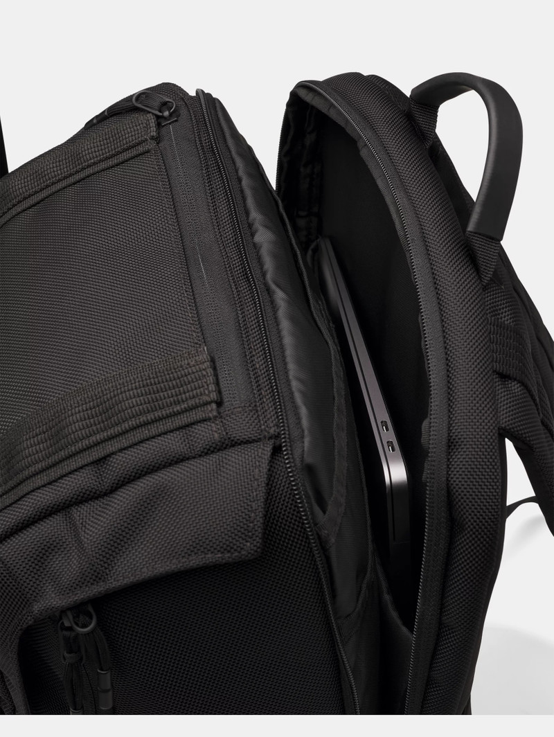 UA Triumph Utility 3