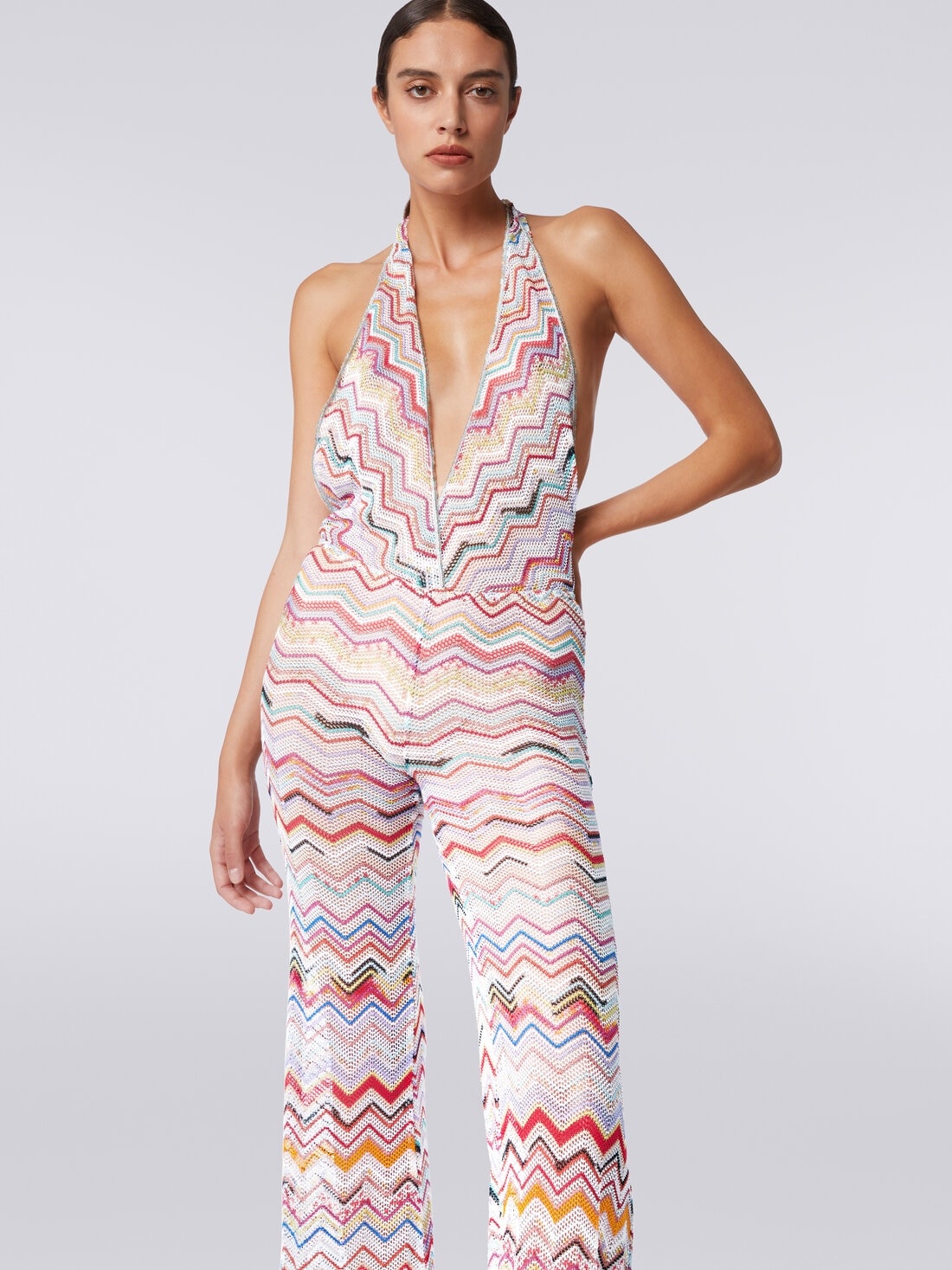 Crochet jumpsuit with V neckline - 5