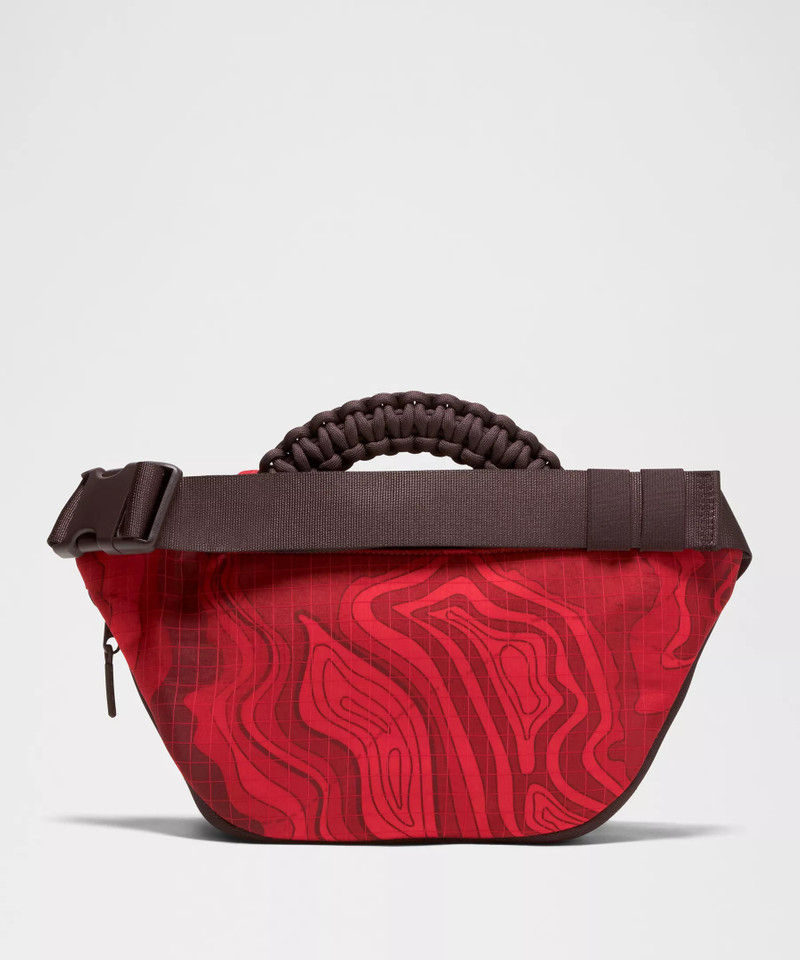 Team Canada Curved Crossbody Bag 3L *COC Logo 3