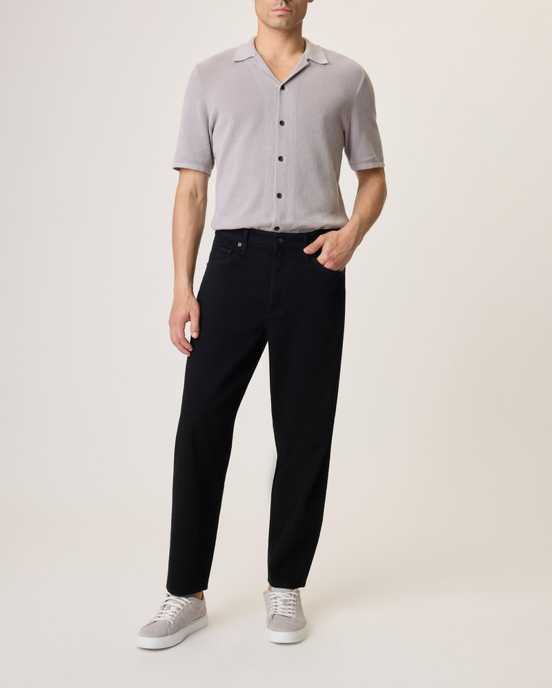 Cropped Taper Fit Jeans
Authentic Stretch in Black 1