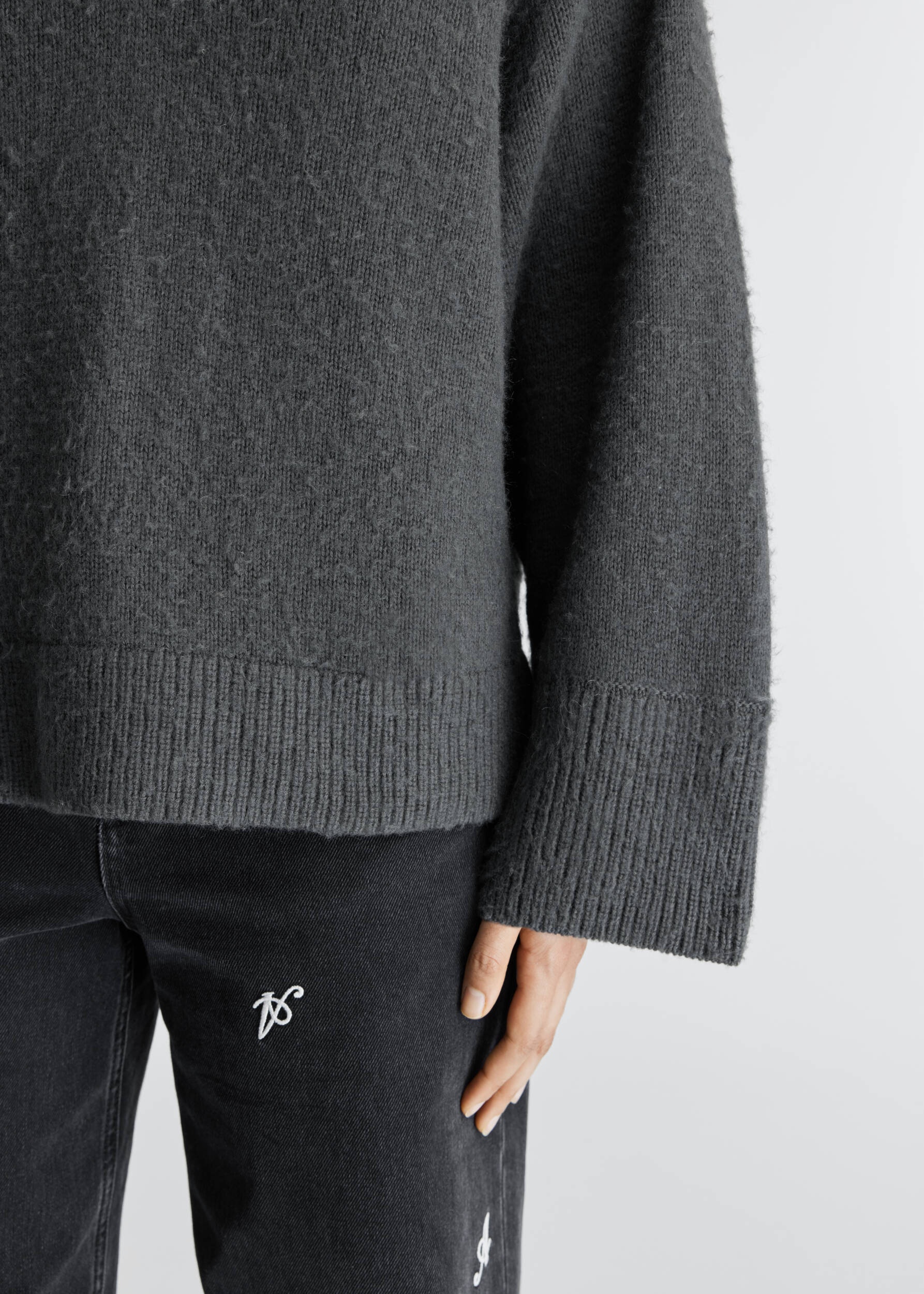 Rain V-neck Sweater - 5