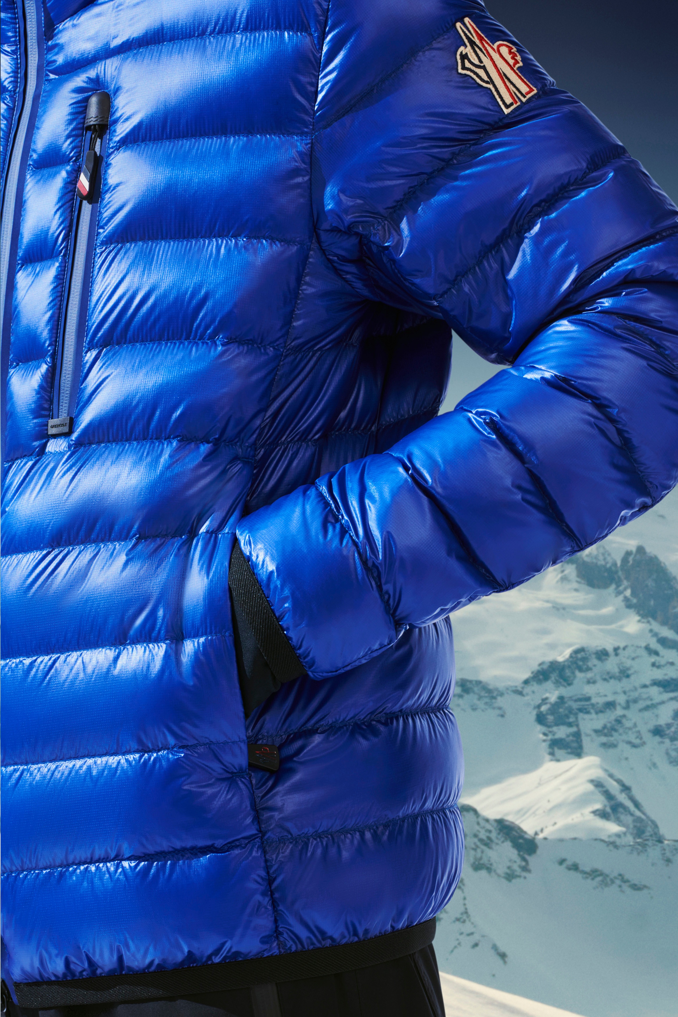 Old Moncler ネイビー　フード付きリバーシブルジャンパー Moncler Hers Short Down Jacket | REVERSIBLE