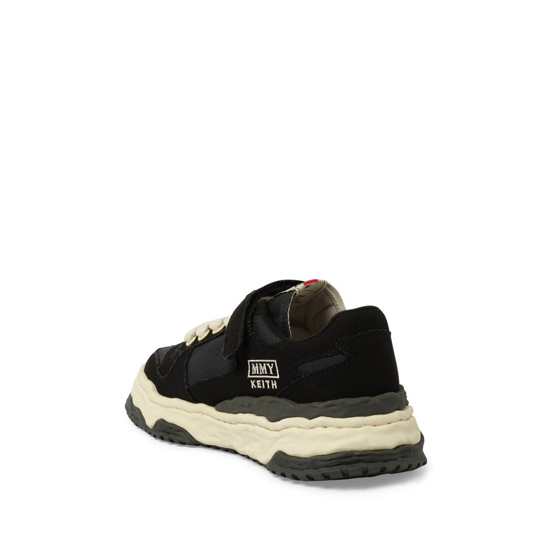 Maison MIHARAYASUHIRO KEITH OG Low Top Sneaker in Black/White outlook