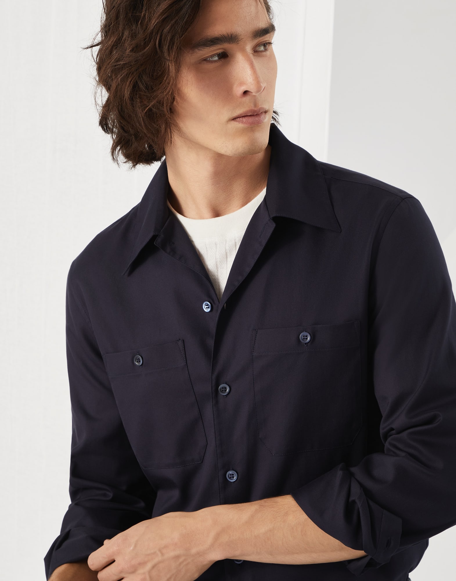 Garment-dyed easy fit shirt in twill with chest pockets - 3