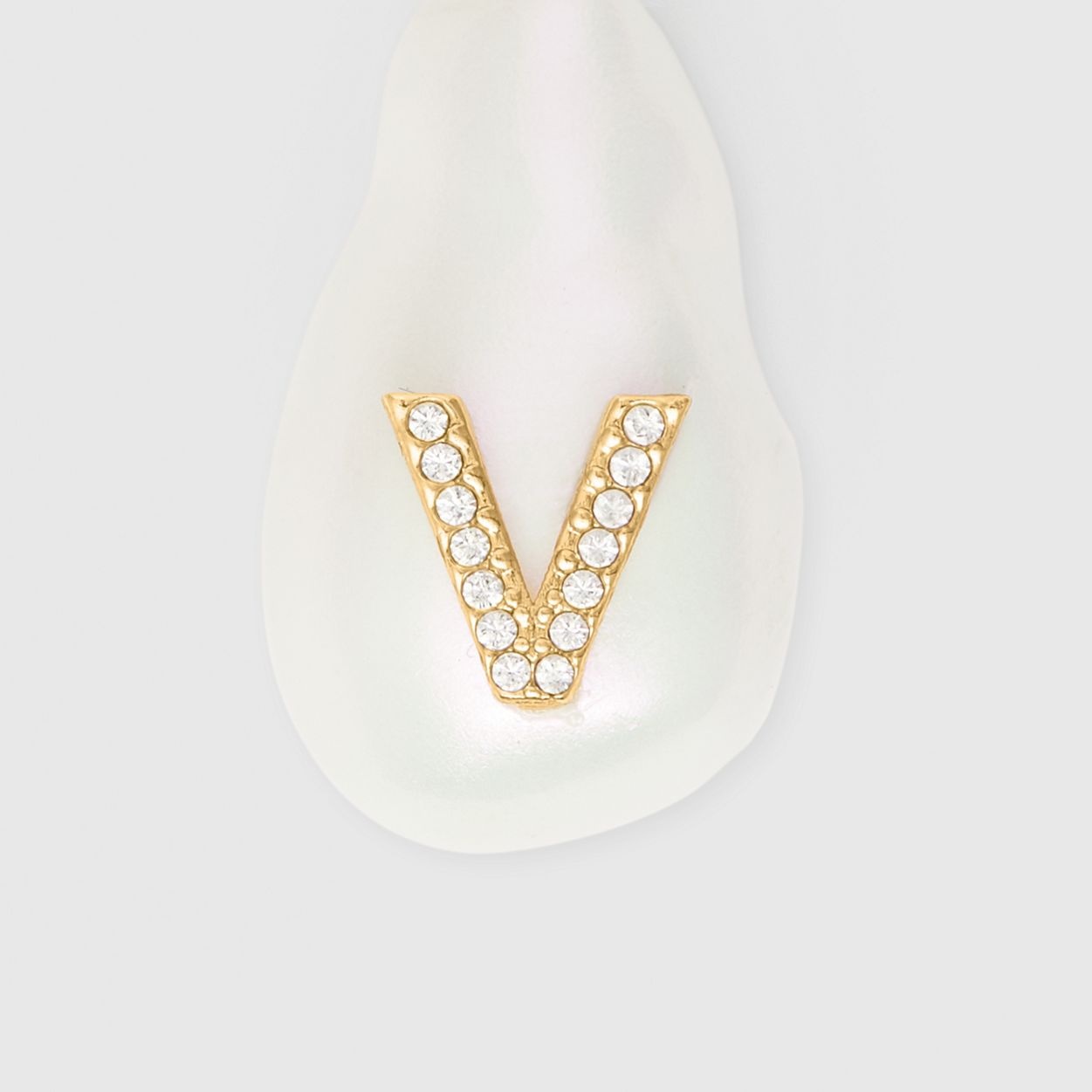 ‘V’ Crystal and Resin Pearl Letter Charm – Online Exclusive - 2