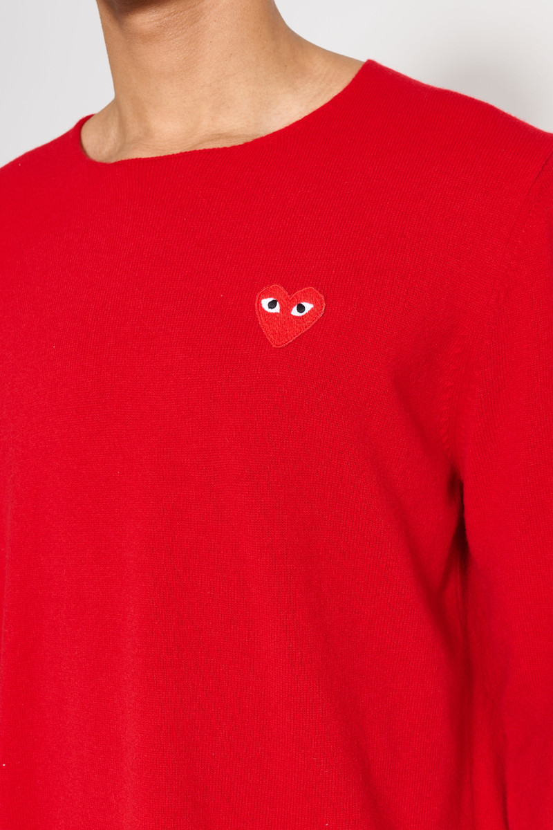 Comme Des Garçons COMME DES GARÇONS PLAY SMALL HEART KNITTED SWEATER RED outlook