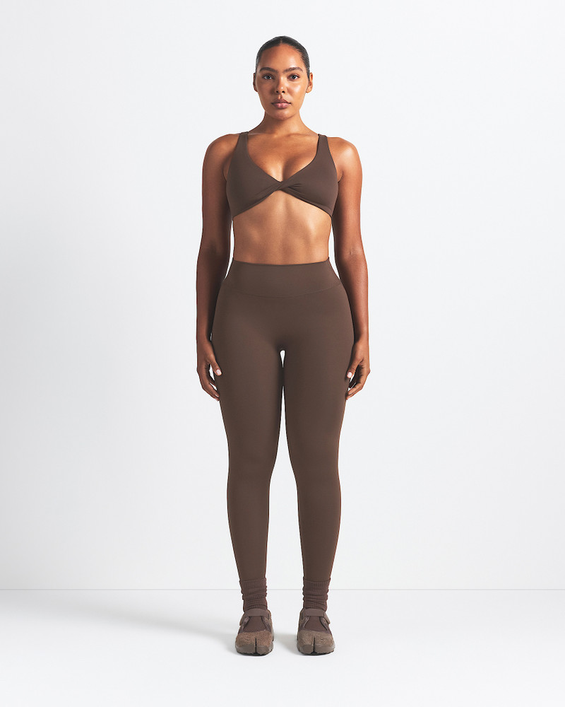 NikeSKIMS Matte Women's Twist-Front Bra 3