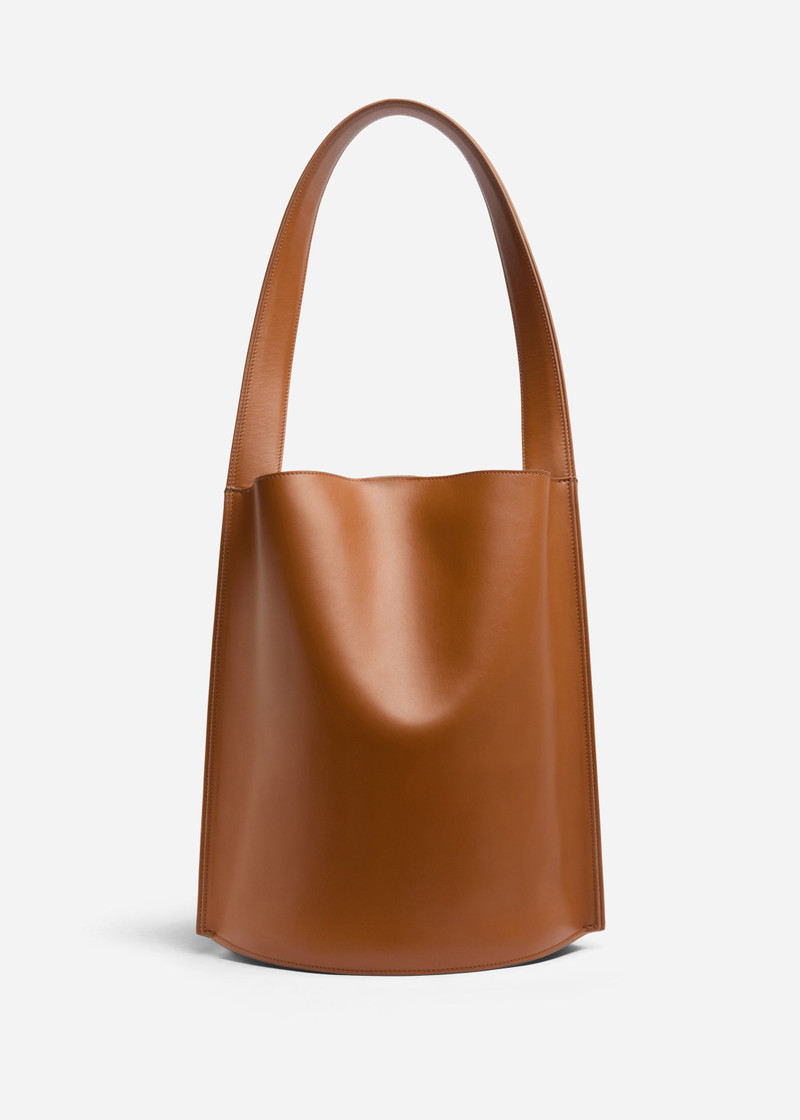 Bucket Tote Bag in Leather 1