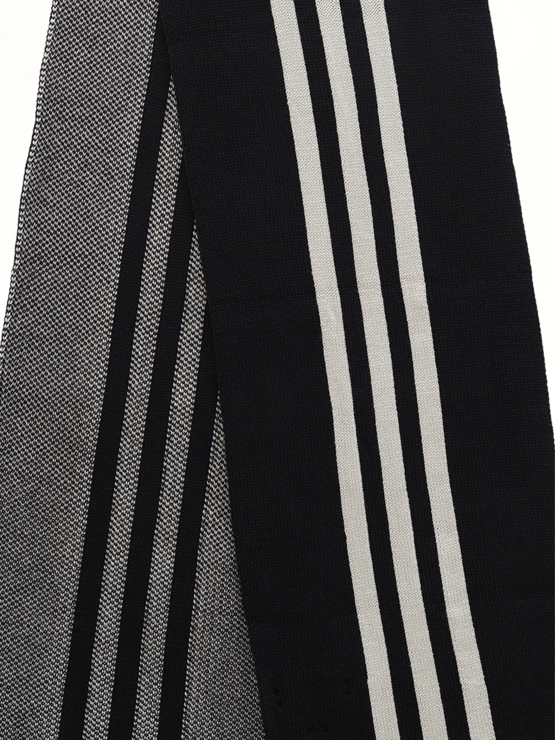 Cl Scarf in Black - 2