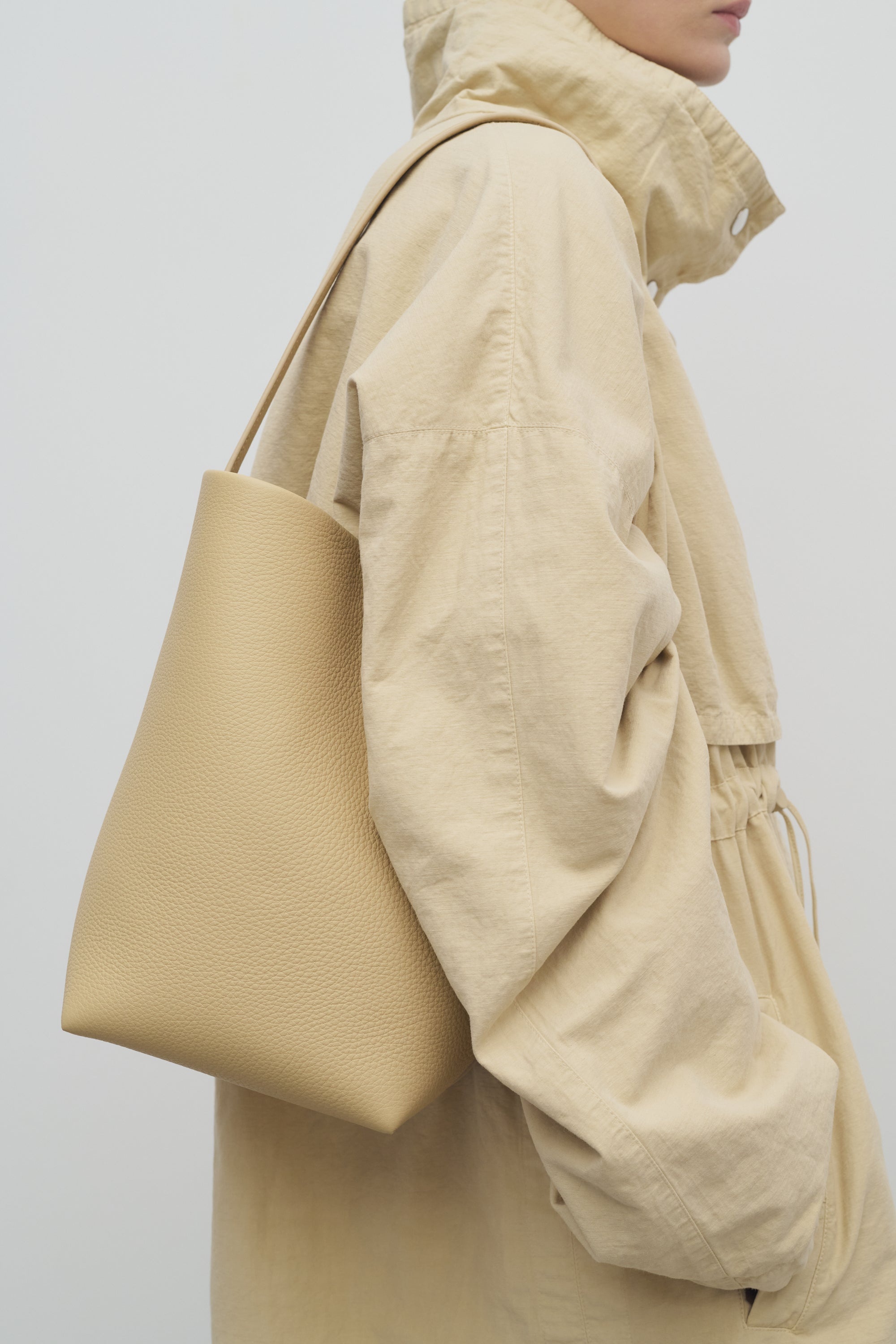 Medium N/S Park Tote Bag in Leather - 4