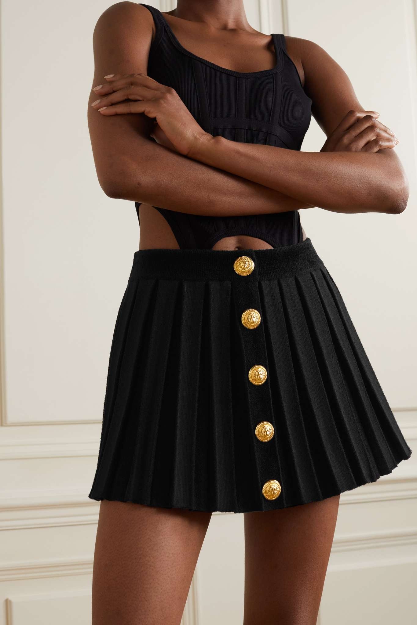 Button-embellished pleated knitted mini skirt - 3
