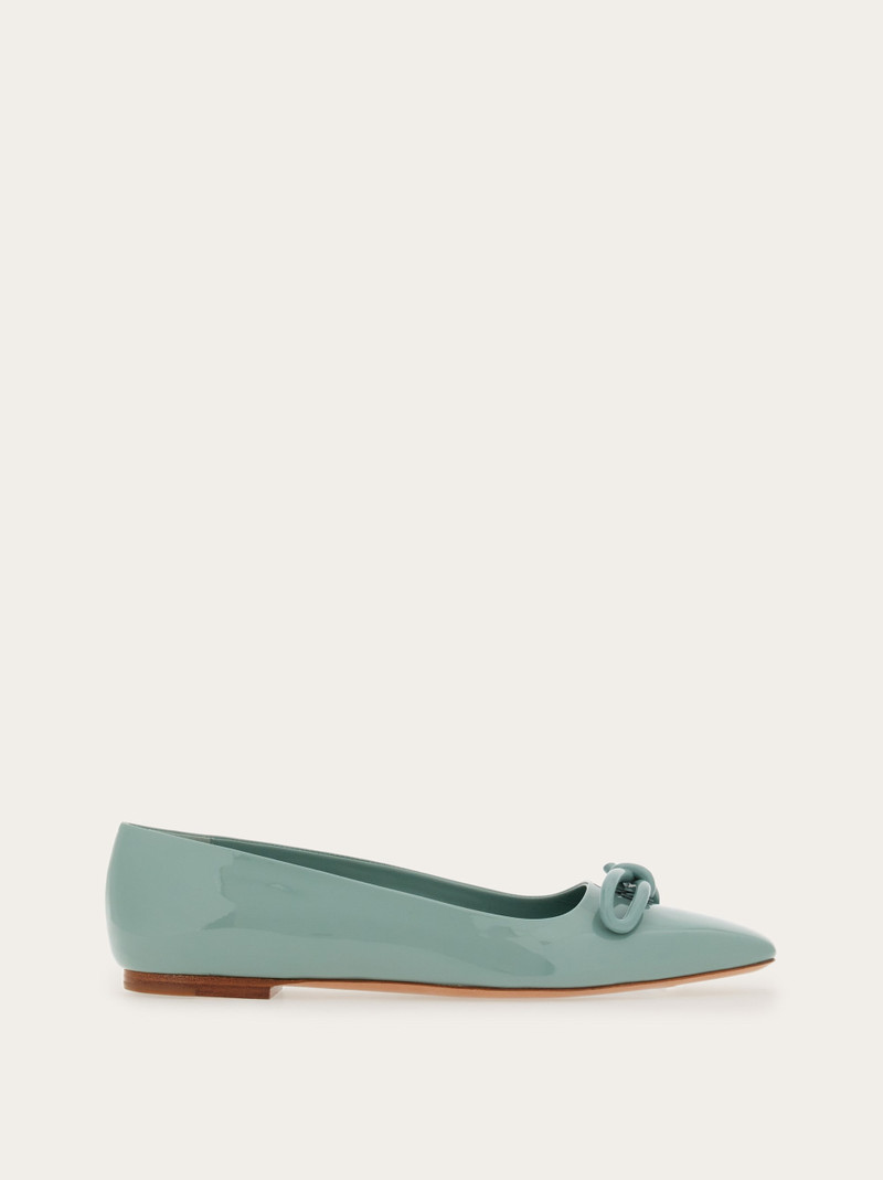 Ballet flat with asymmetric bow 1
