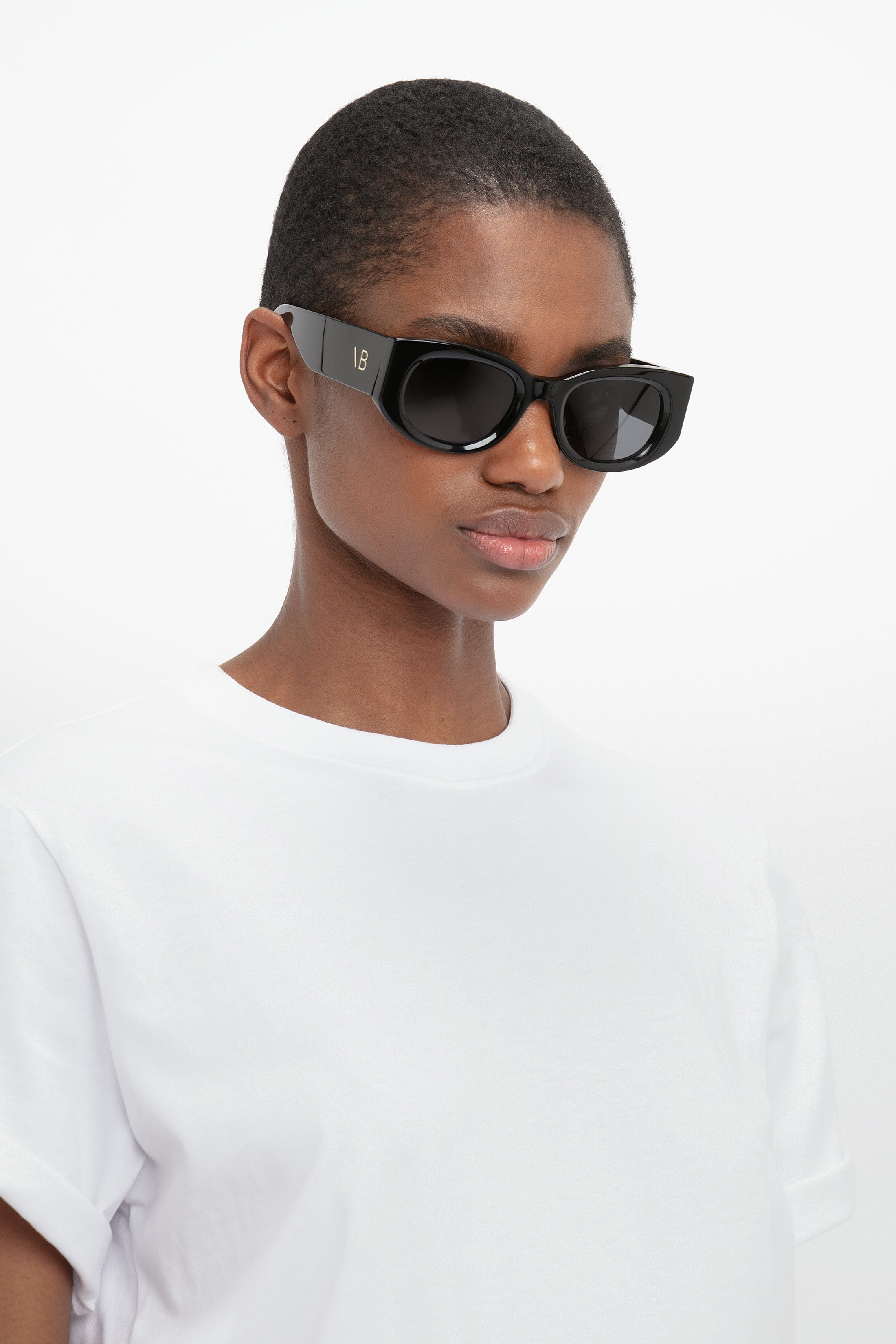 Monogram Detail Sunglasses In Black - 4