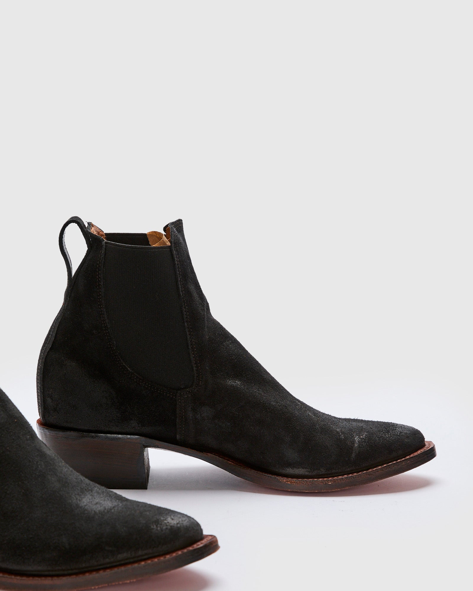 Plainview Chelsea Boot in Black Roughout - 4