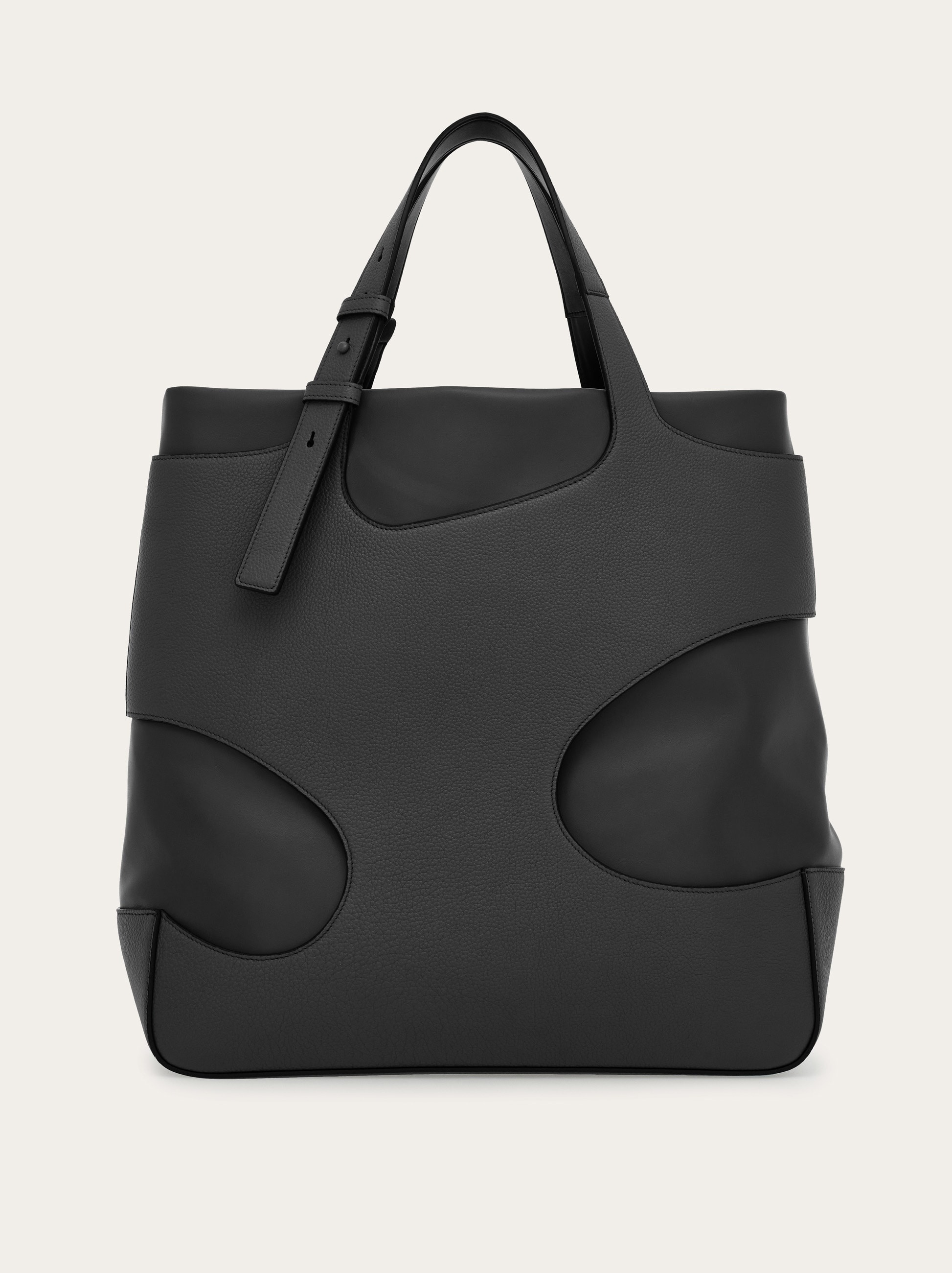 【送料&関税込】Ferragamo Black Leather And Canvas Cut Out S Salvatore Ferragamo Black Leather Cut Out Detail Tote