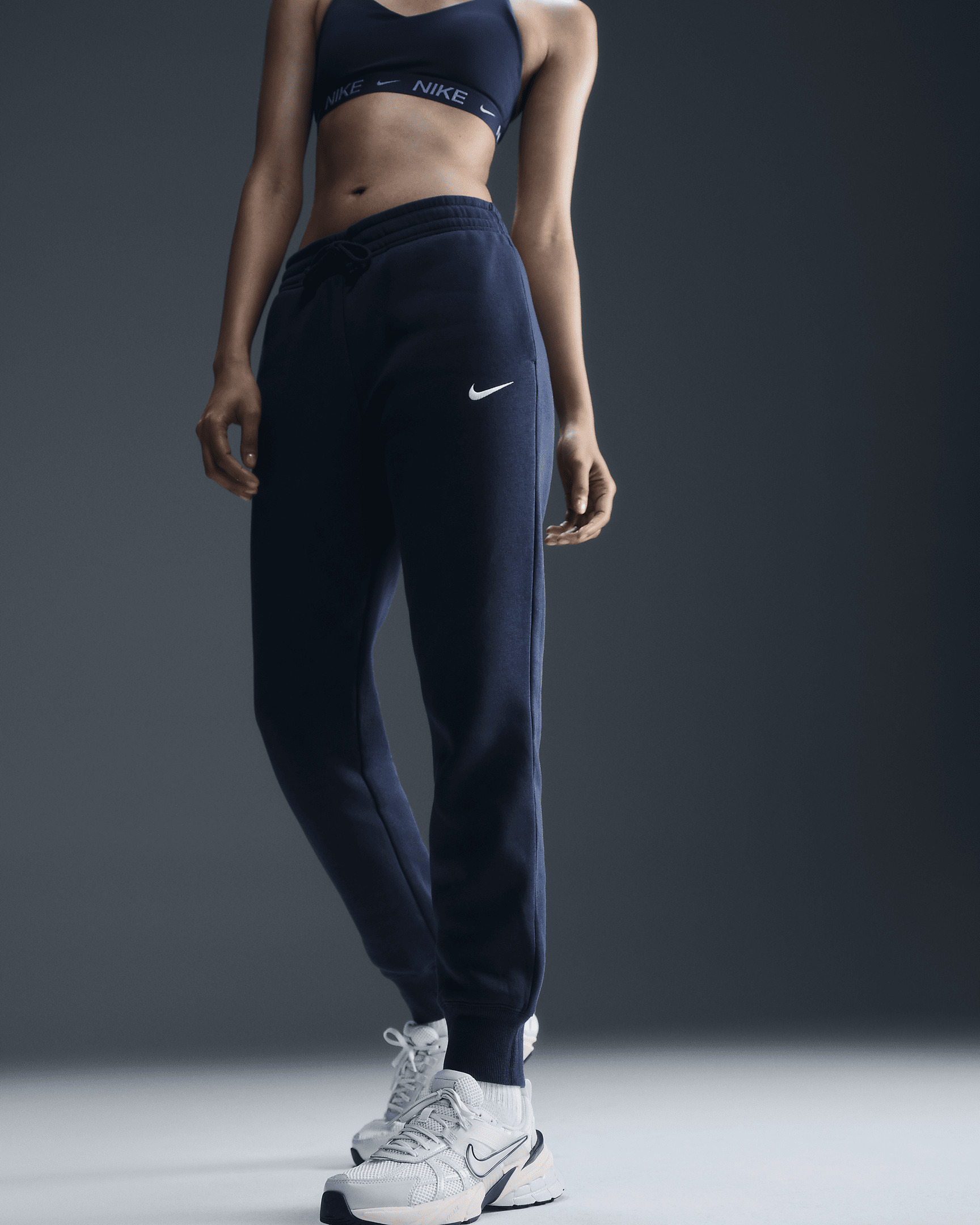 Nike Sportswear Phoenix Fleece Women's Mid-Rise Sweatpants - 3