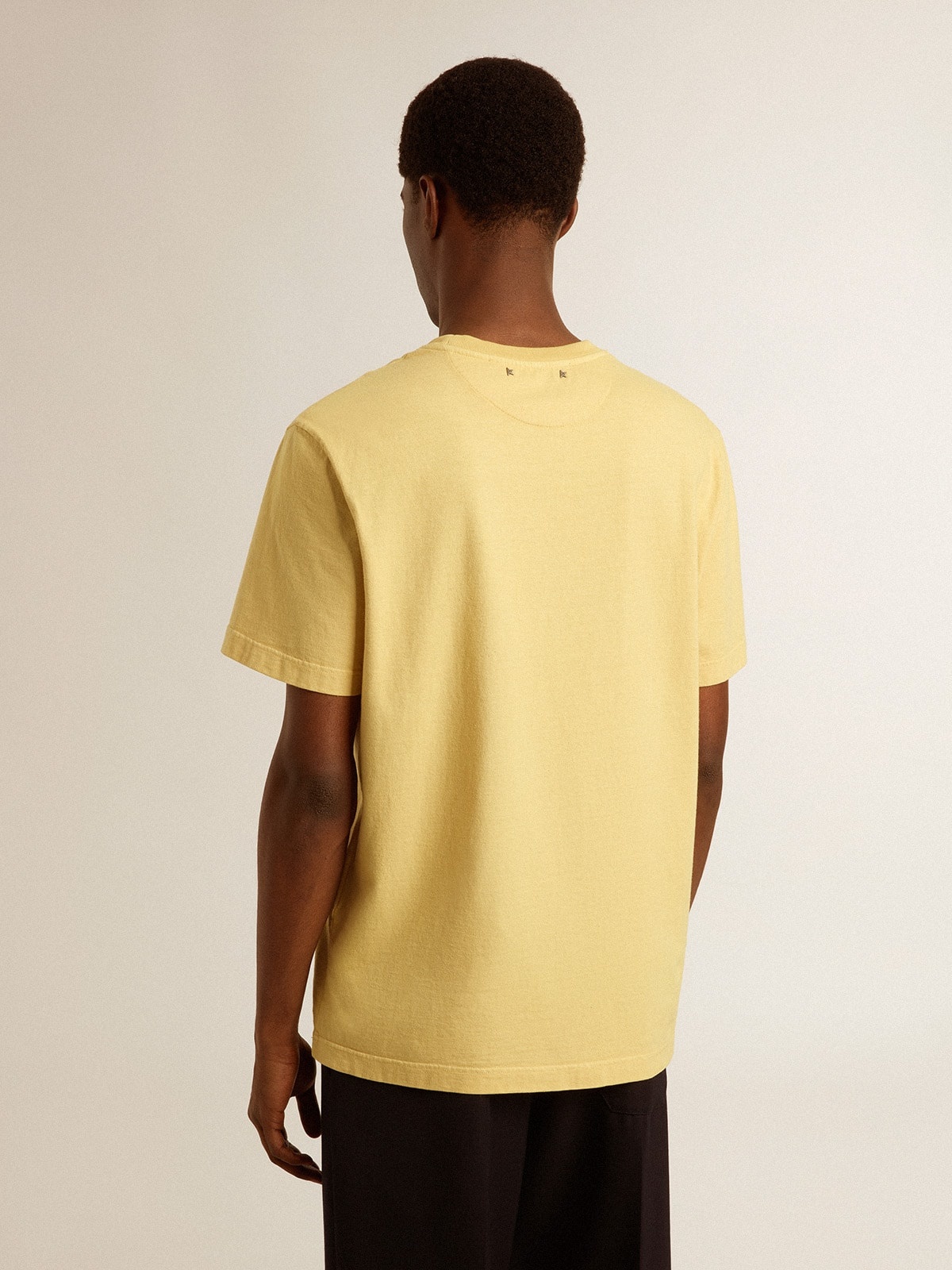 Men's cotton T-shirt in pale yellow with faded lettering - 9