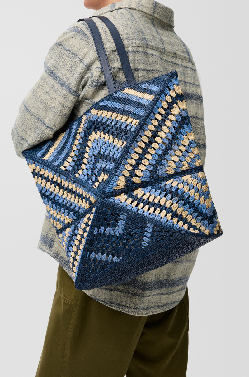 XL Puzzle Fold tote in raffia 3