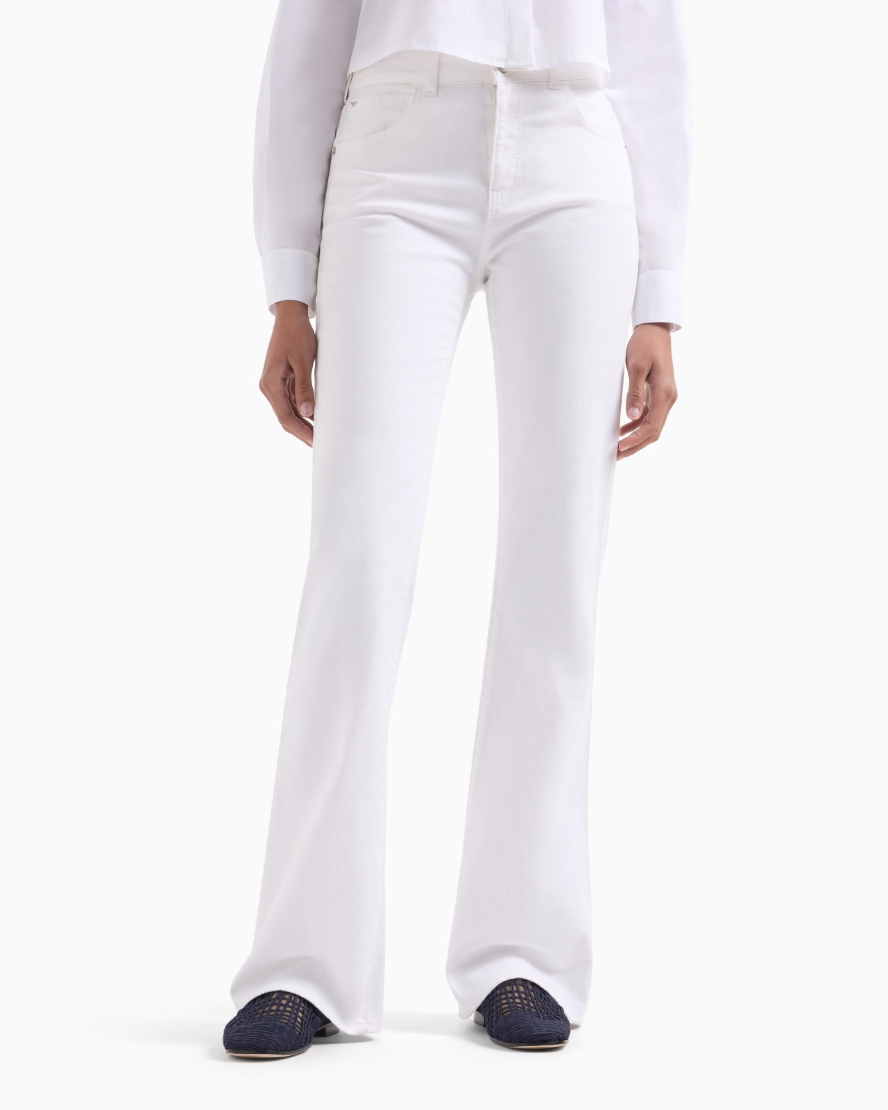J47 Mid-rise flared-hem jeans in light worn stretch denim - 4