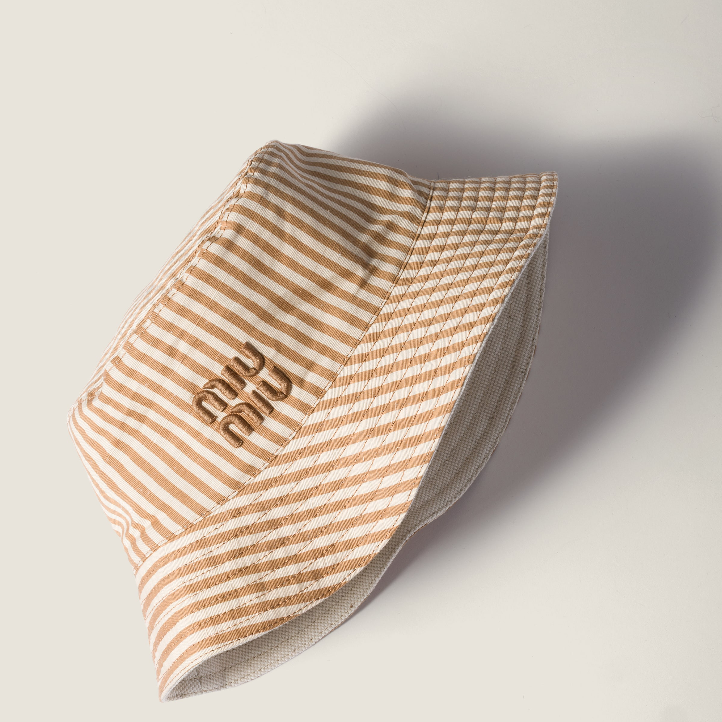 Reversible hat with pouch - 3