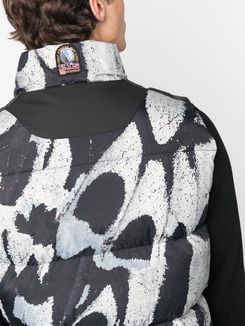graphic-print padded gilet - 5