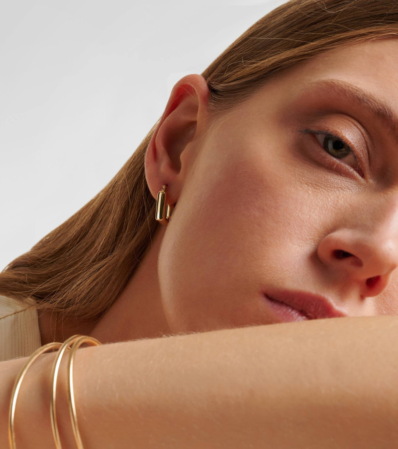 STONE AND STRAND Squared Off 14kt gold hoop earrings outlook