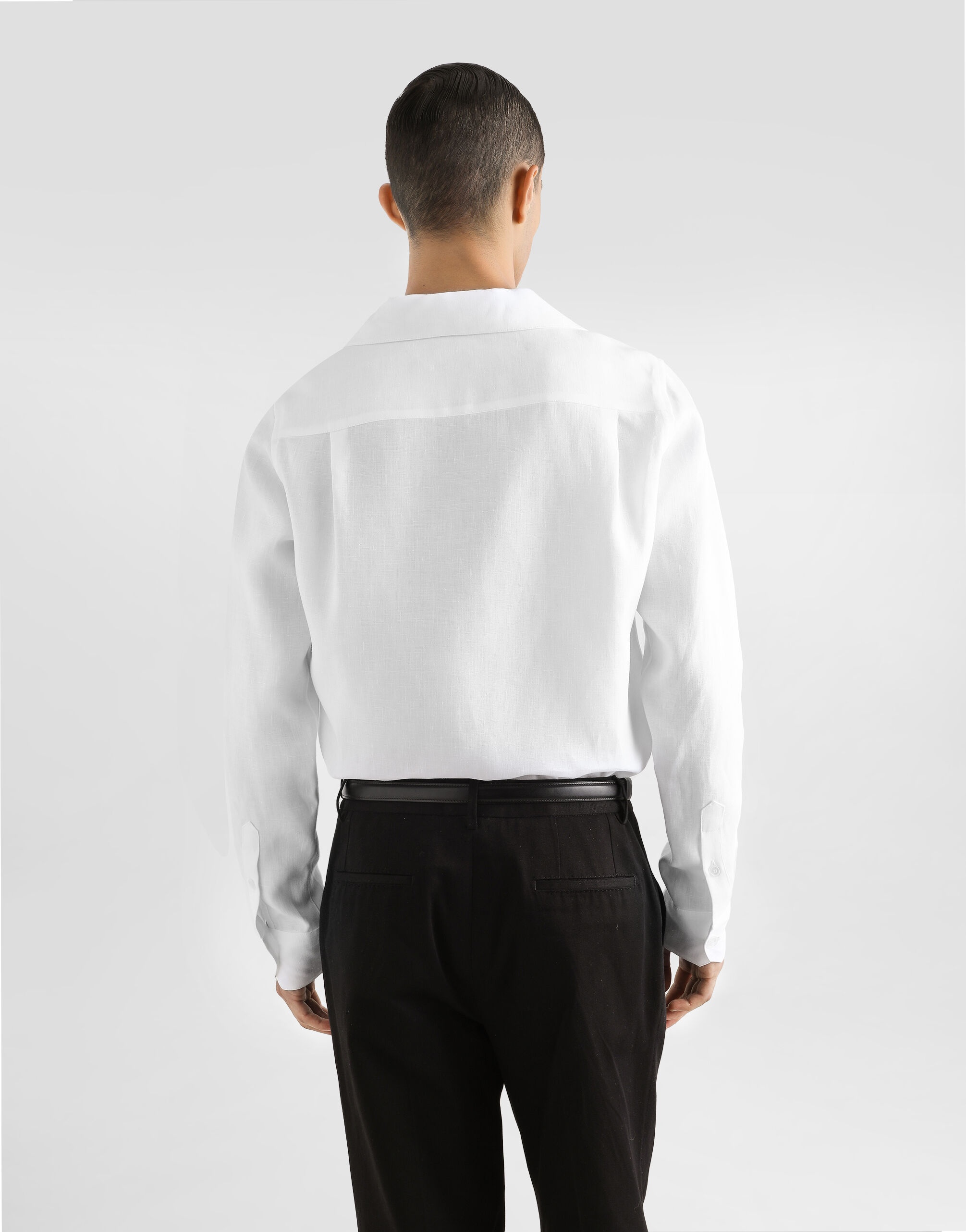 Long-sleeved V-neck shirt in linen fabric - 5