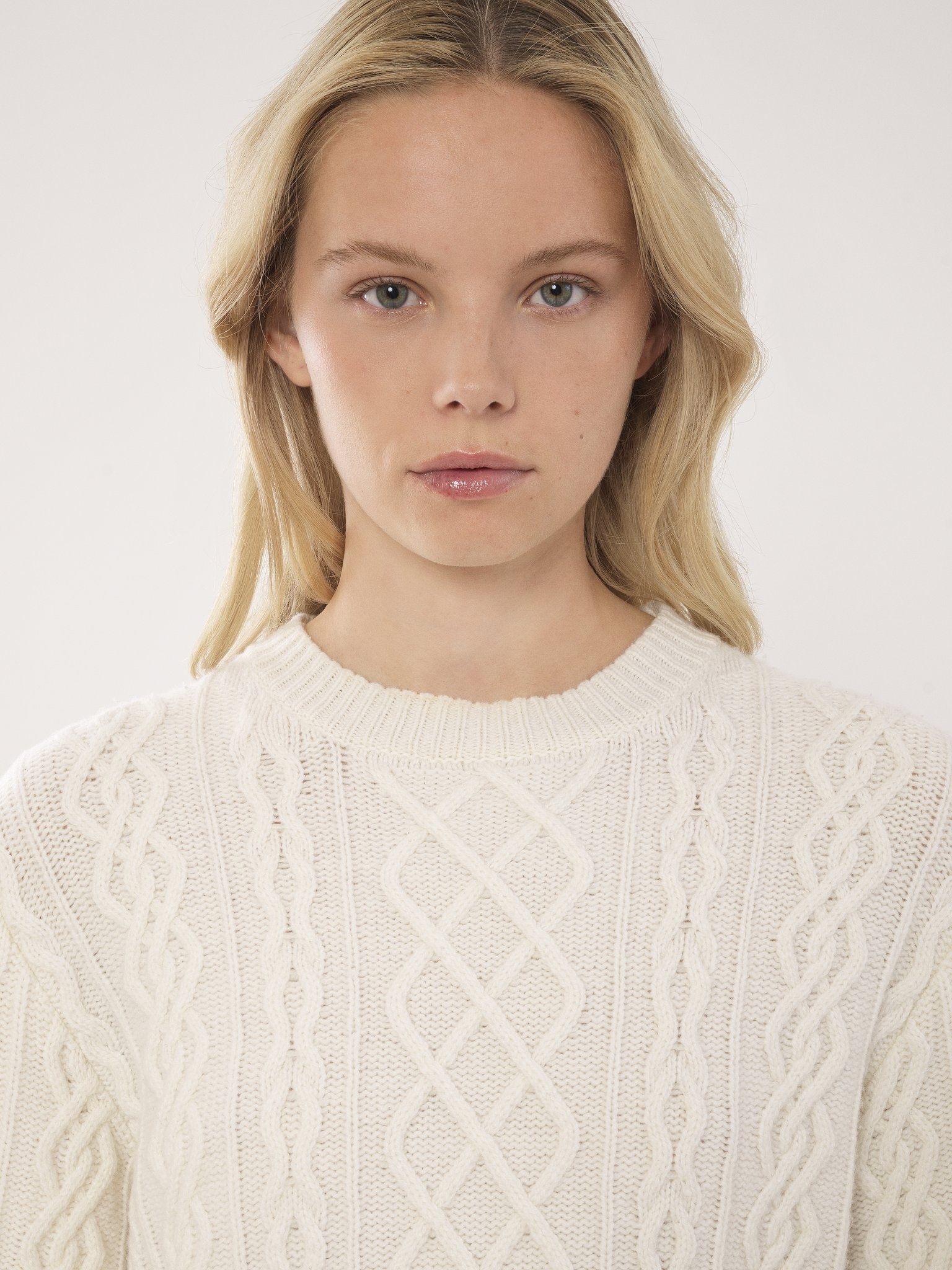 GENEROUS CABLE-KNIT SWEATER - 6