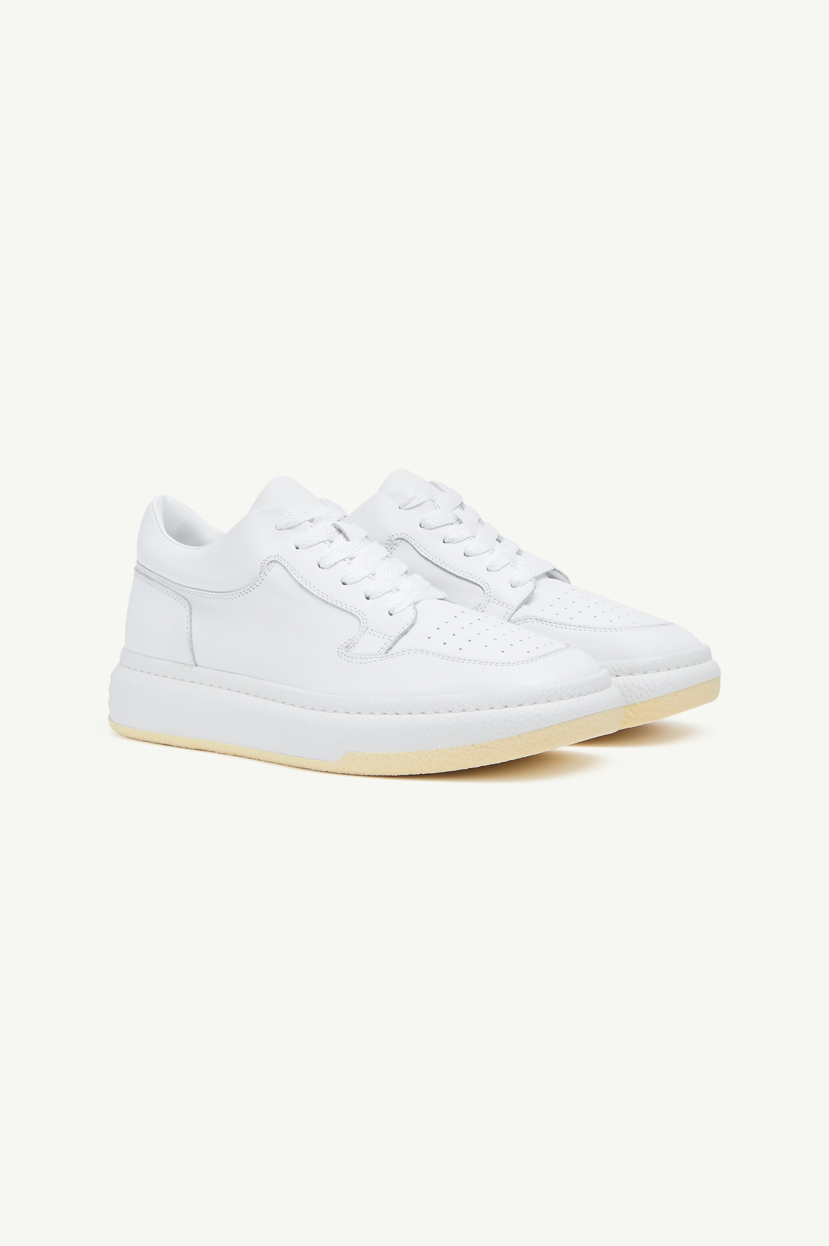 Low top basketball sneaker - 2