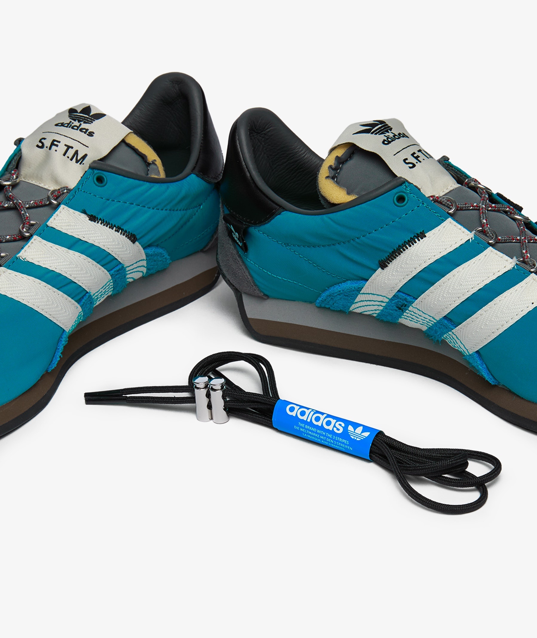 adidas Originals  COUNTRY OG SFTM 青/グレー Adidas Originals Country OG Shoes in Matte Silver Bright