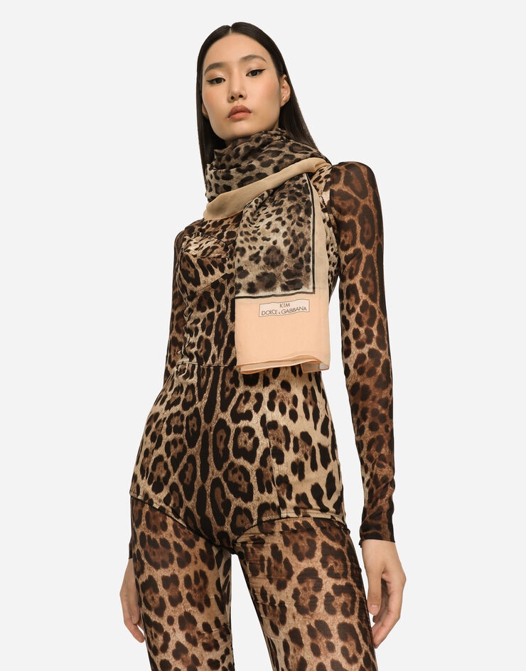 Silk crepon scarf with leopard print - 2