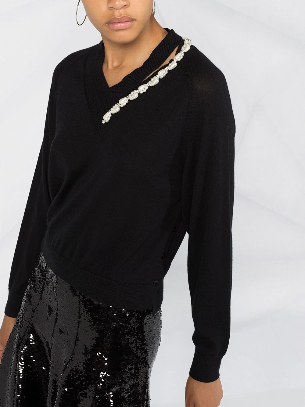 pearl-embellished V-neck jumper - 5