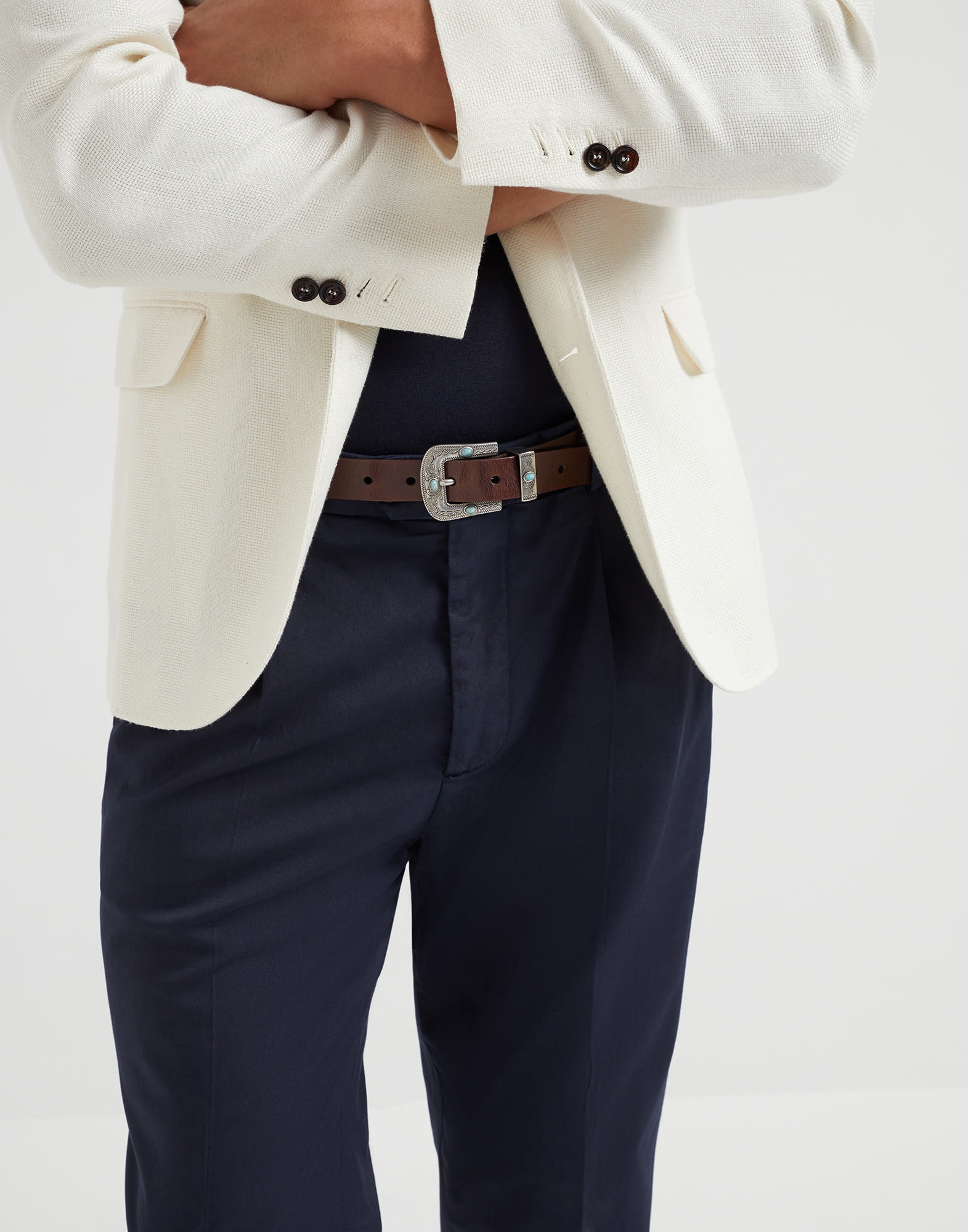 Garment-dyed leisure fit trousers in American Pima cotton comfort gabardine with pleat - 3