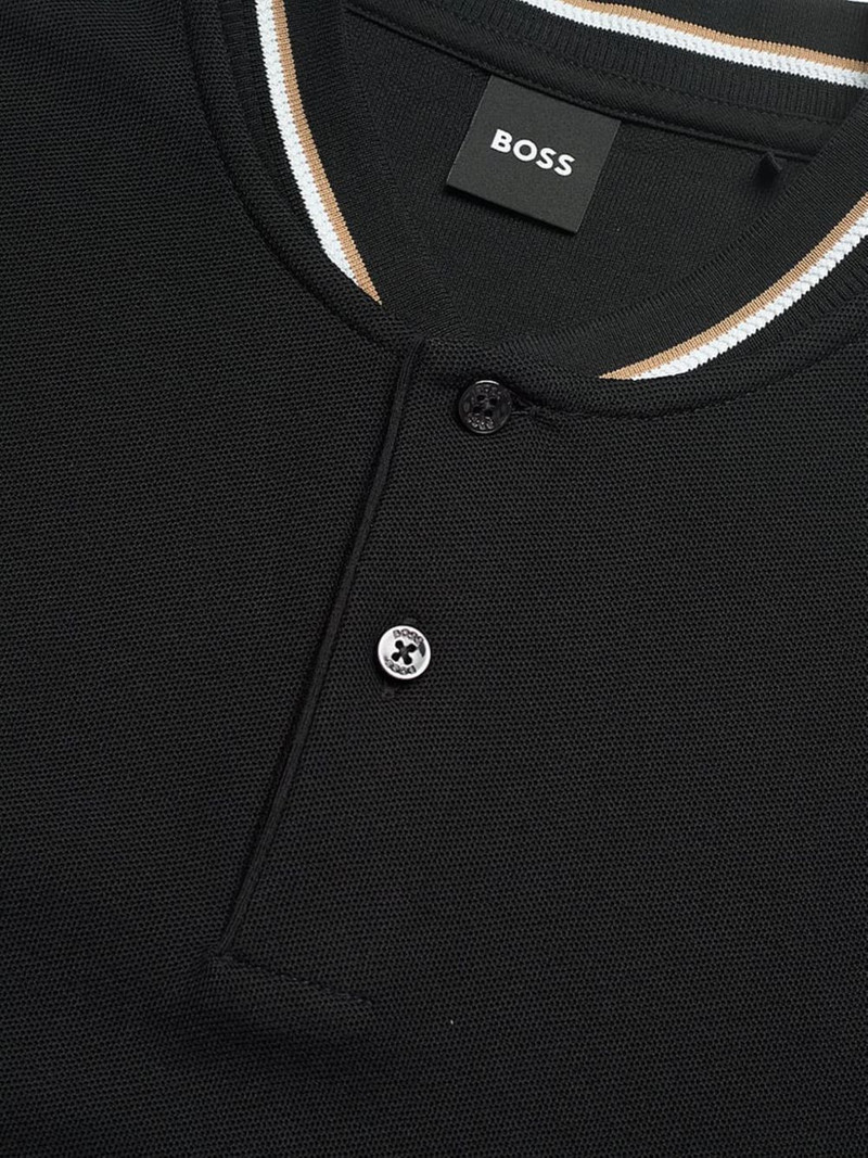 button T-shirt 3