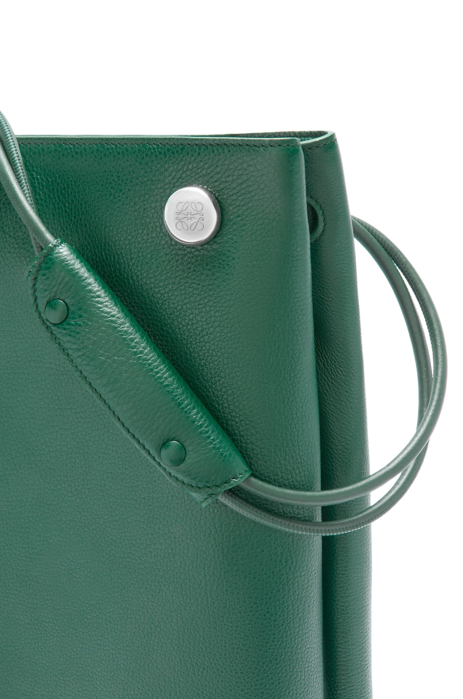 Loewe Pebble hobo in supple grained calfskin | REVERSIBLE