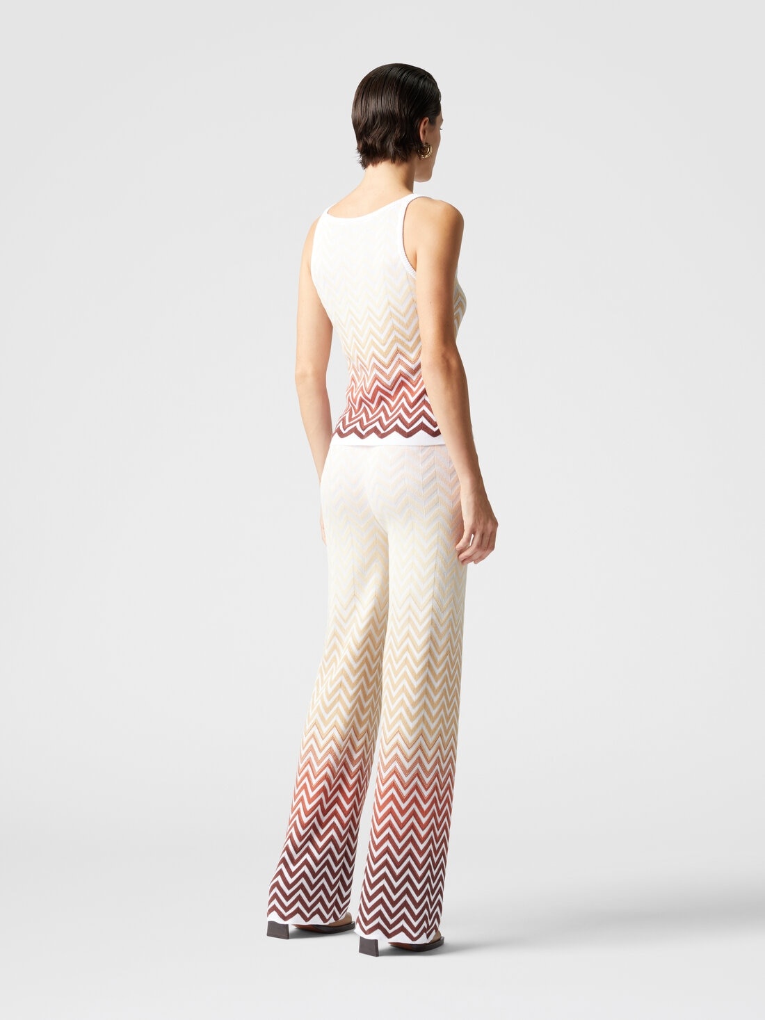 Straight trousers with dégradé chevron motif - 3