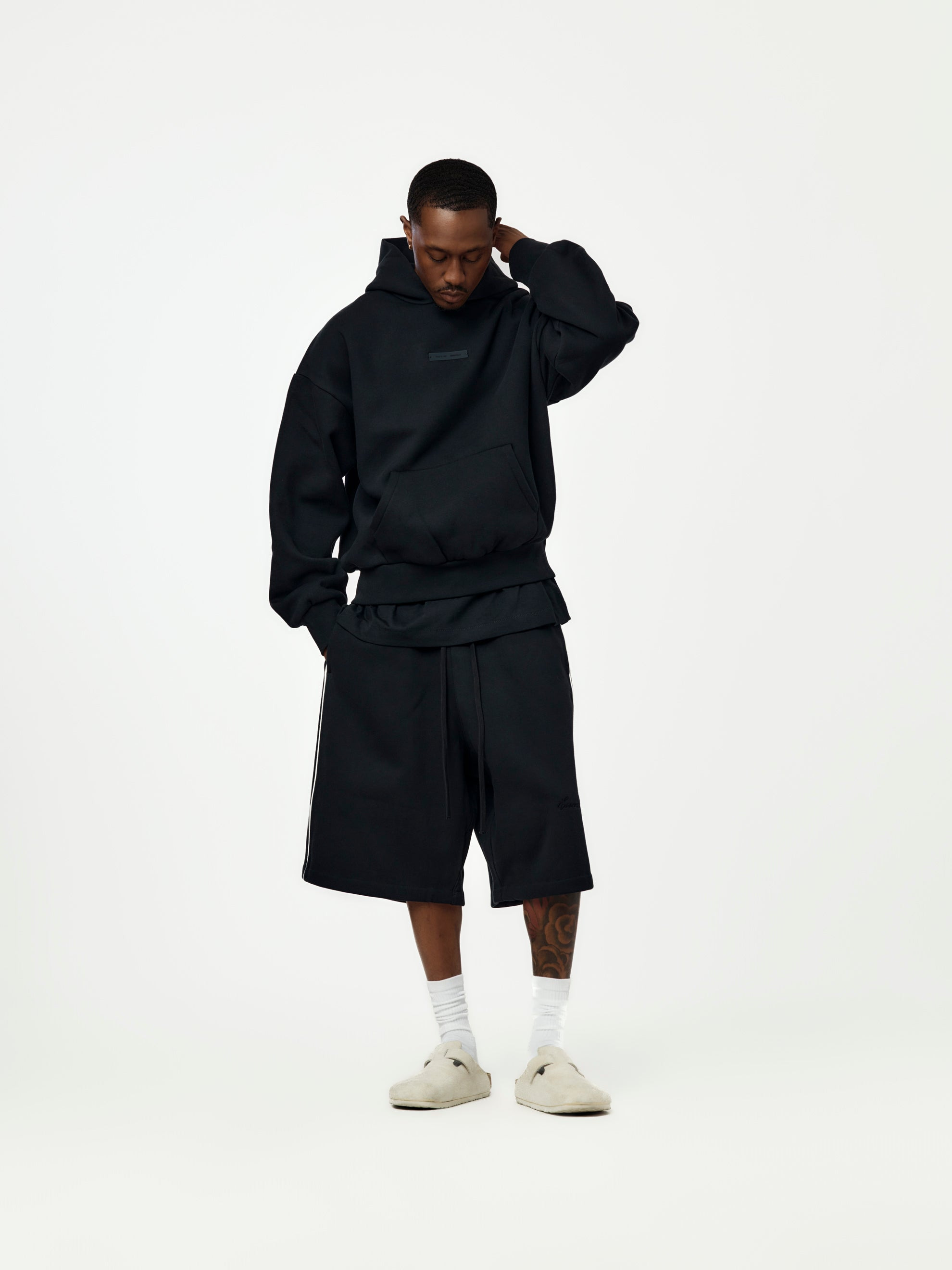 RELAXED FLEECE SWEATSHORT WITH PIPING (JET BLACK) - 4